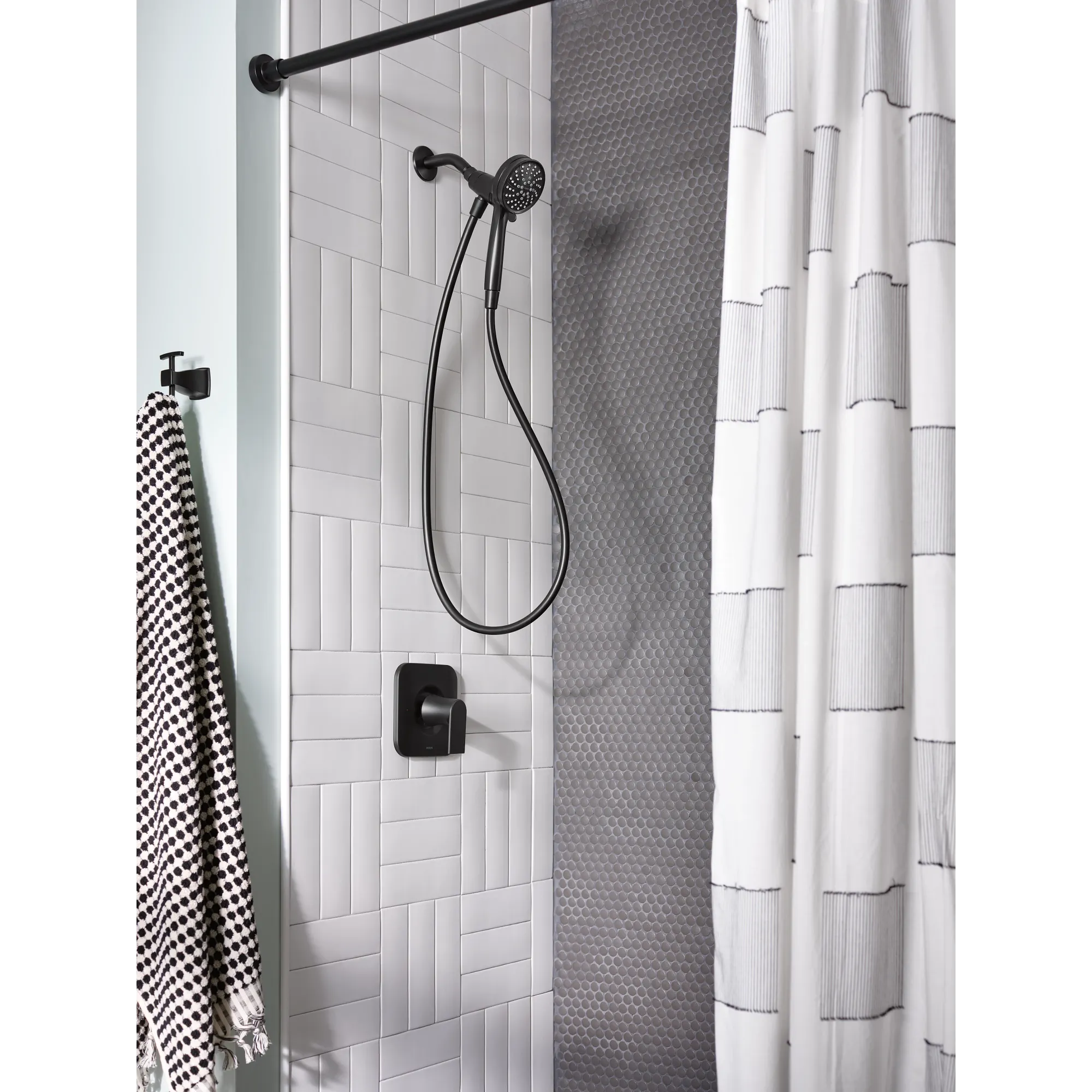 Attract With Magnetix Handheld Shower - Image 18