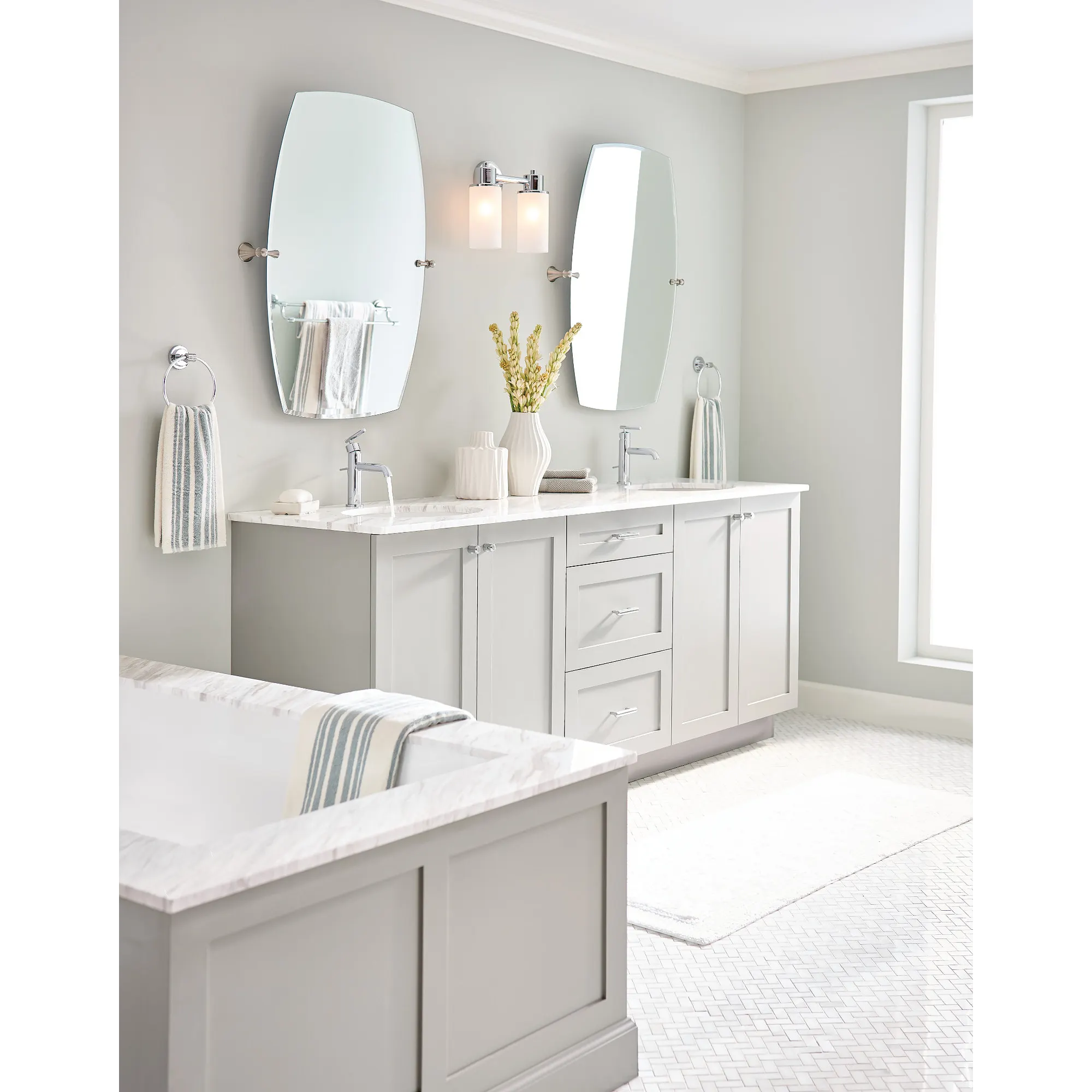 Gibson One-handle Bathroom Sink Faucet - Image 3