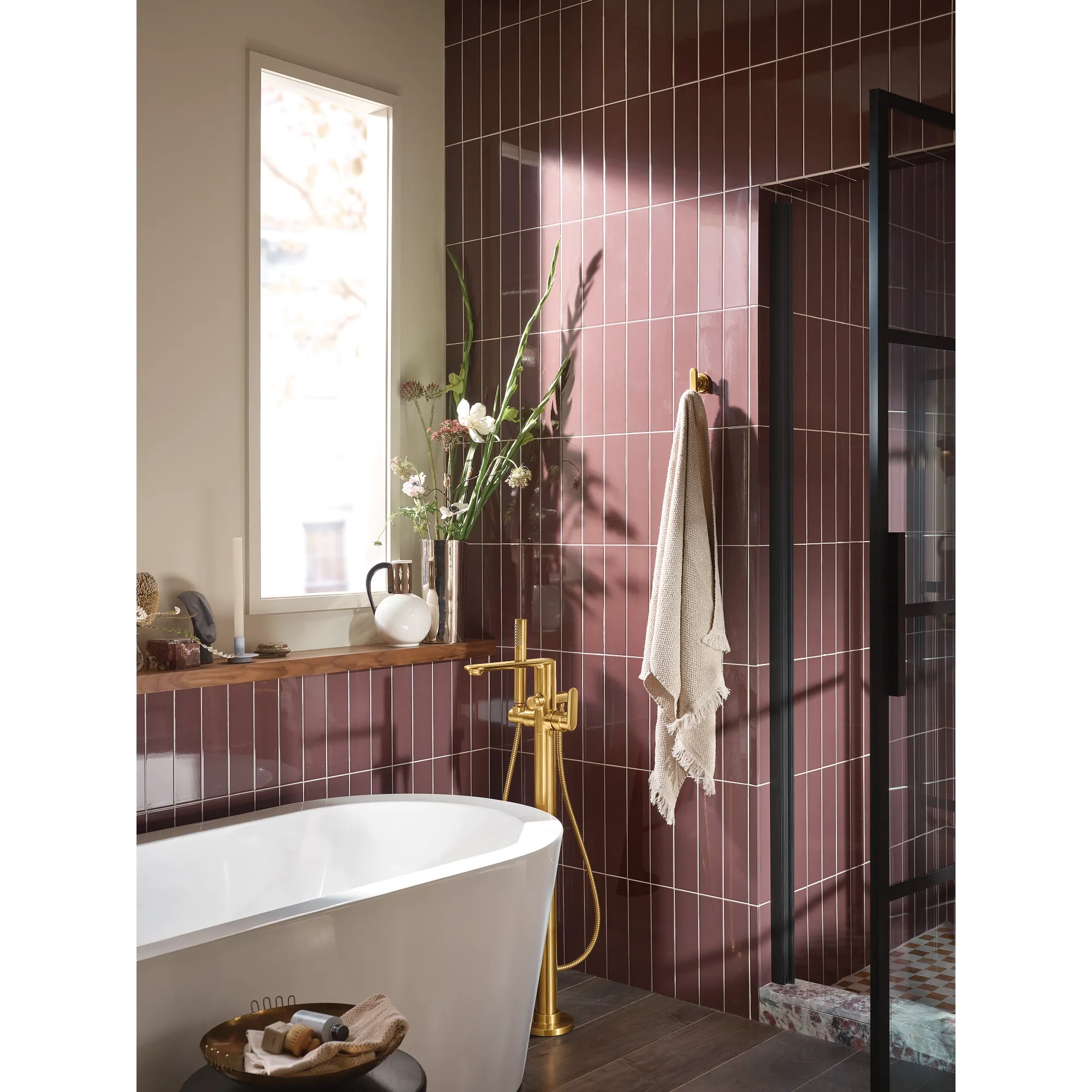 Greenfield Chrome one-handle tub filler includes hand shower - Image 10