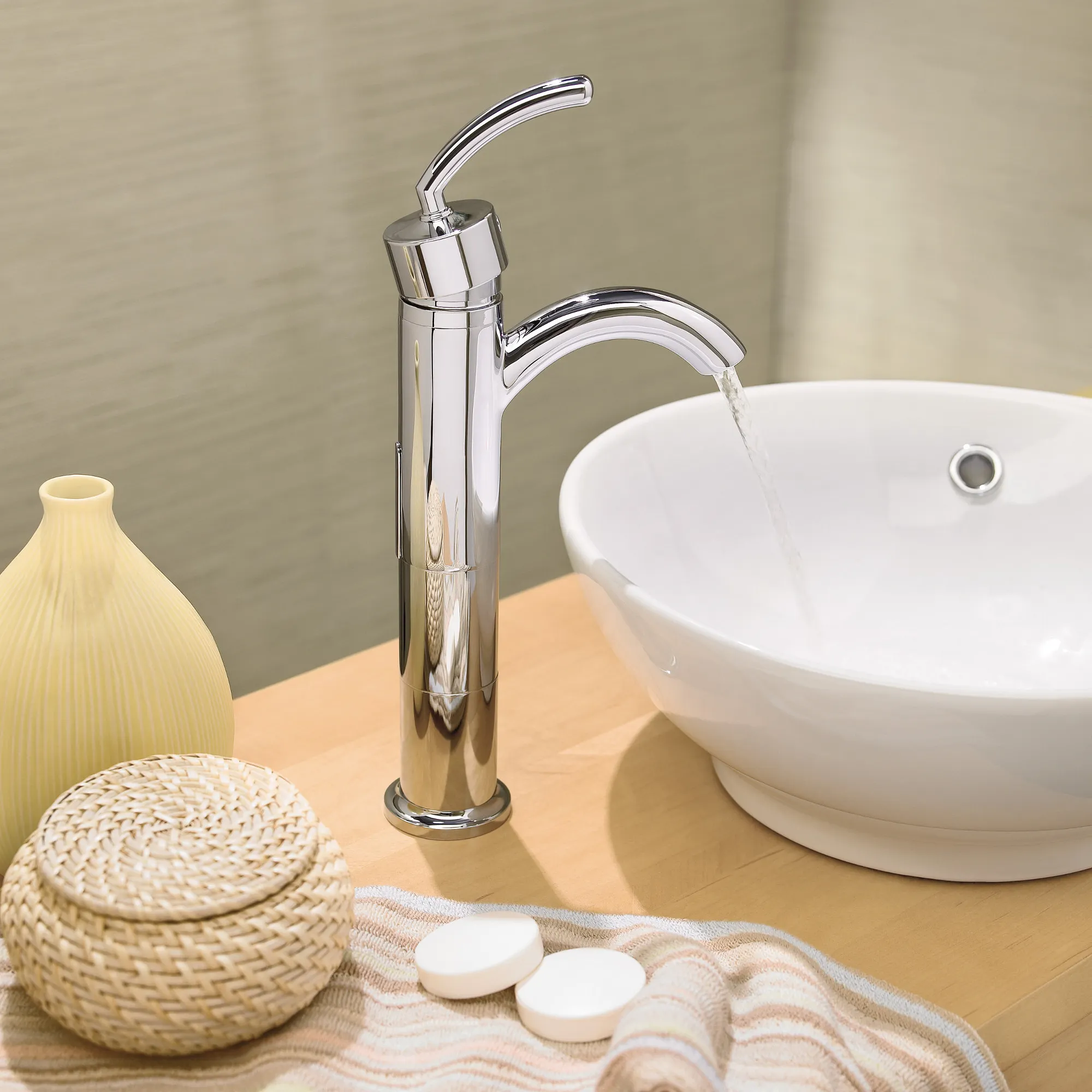 Icon Chrome one-handle low arc bathroom faucet - Image 5