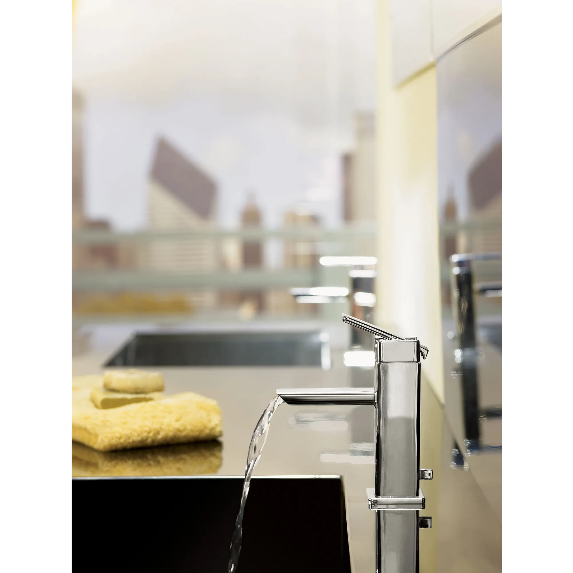90 Degree Chrome one-handle low arc bathroom faucet - Image 2