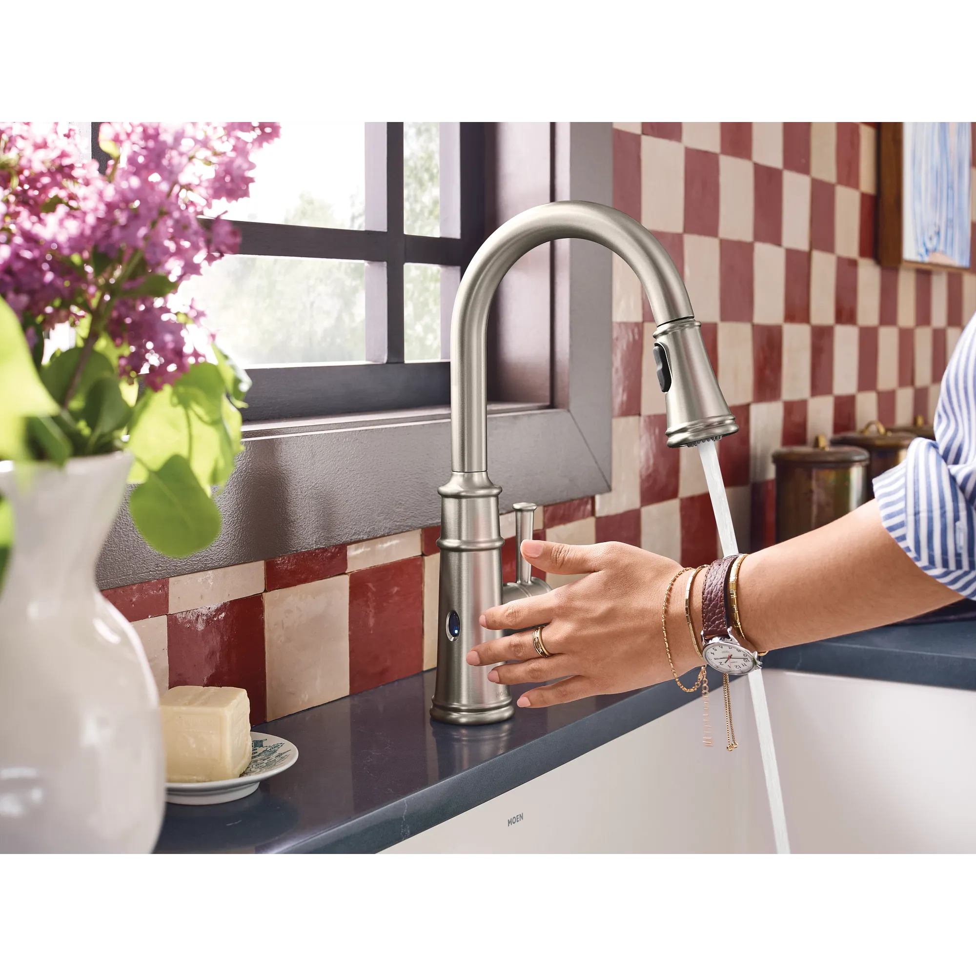 Belfield MotionSense Wave One-Handle Pulldown Touchless Kitchen Faucet - Image 3