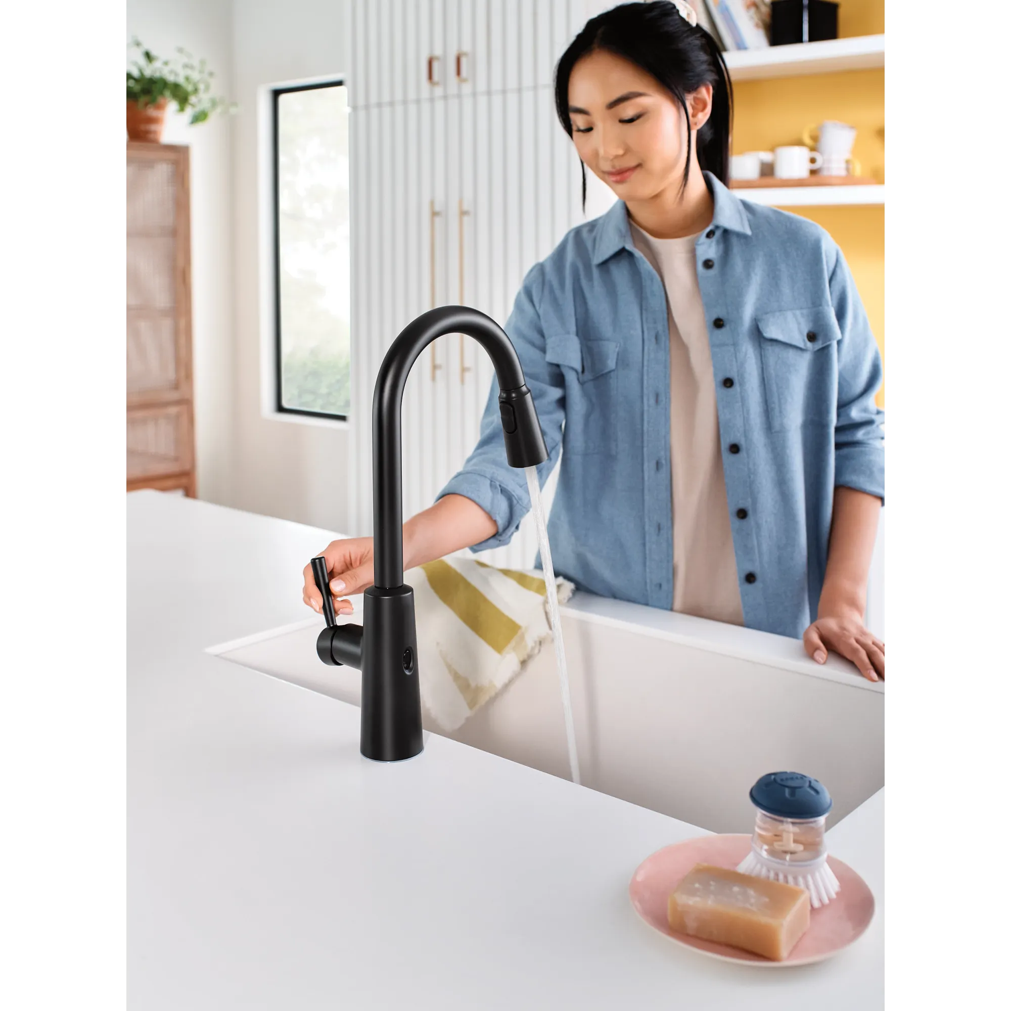 Riley MotionSense Wave One-Handle Pulldown Touchless Kitchen Faucet - Image 26