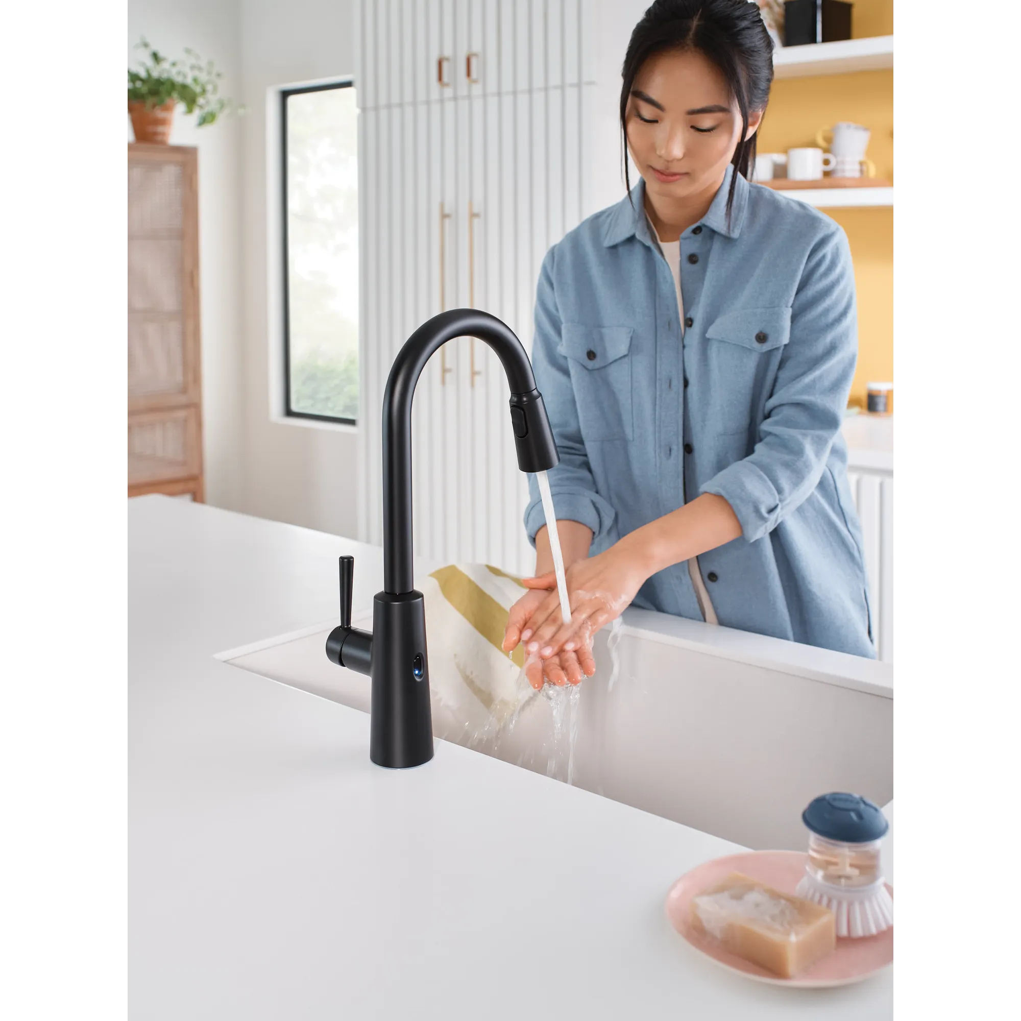 Riley MotionSense Wave One-Handle Pulldown Touchless Kitchen Faucet - Image 27