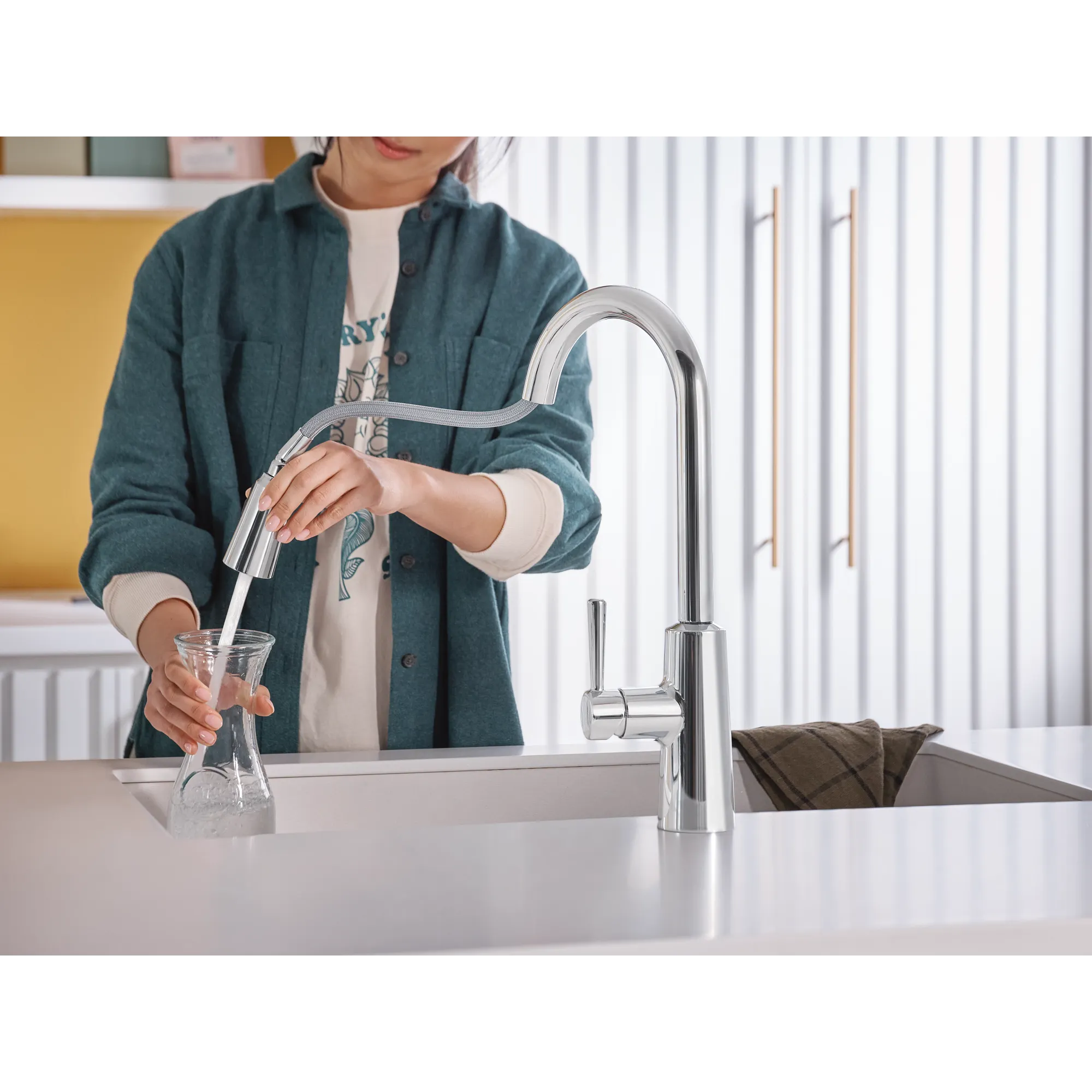 Riley MotionSense Wave One-Handle Pulldown Touchless Kitchen Faucet - Image 4