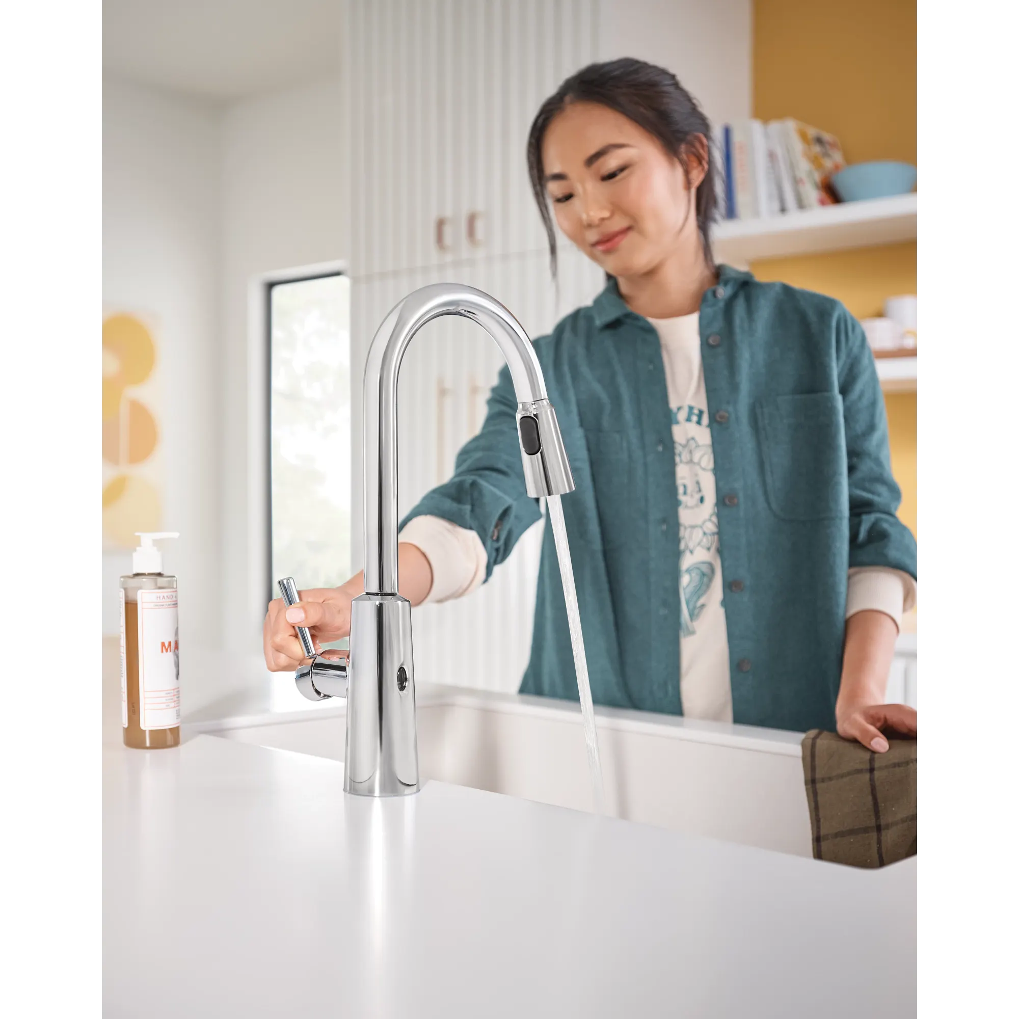 Riley MotionSense Wave One-Handle Pulldown Touchless Kitchen Faucet - Image 9