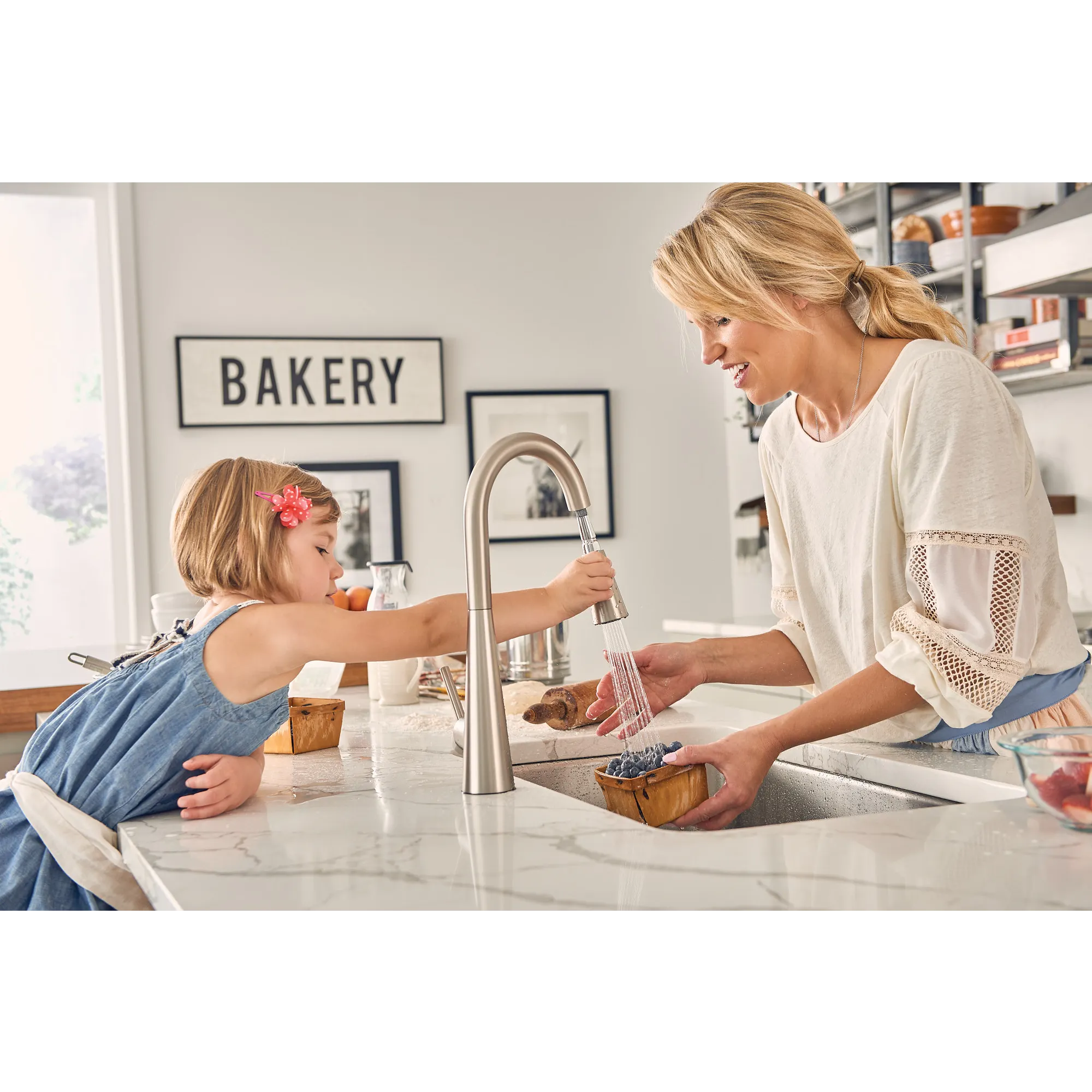 Sleek One-Handle High Arc Pulldown Kitchen Faucet - Image 31