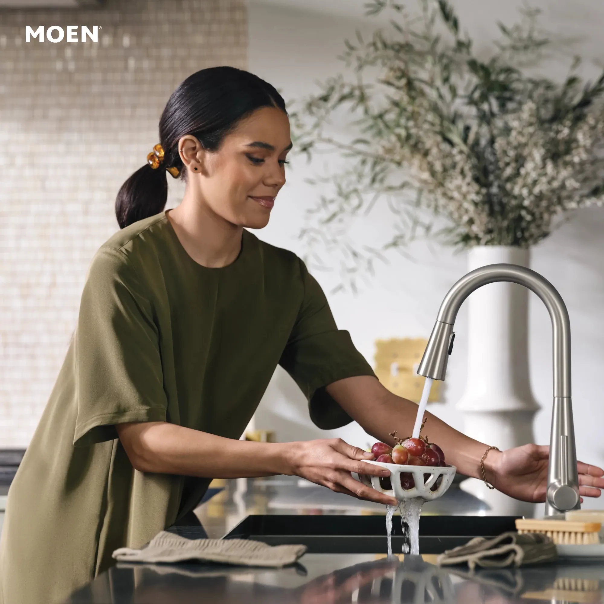 Sleek MotionSense Wave One-Handle Pulldown Touchless Kitchen Faucet - Image 13