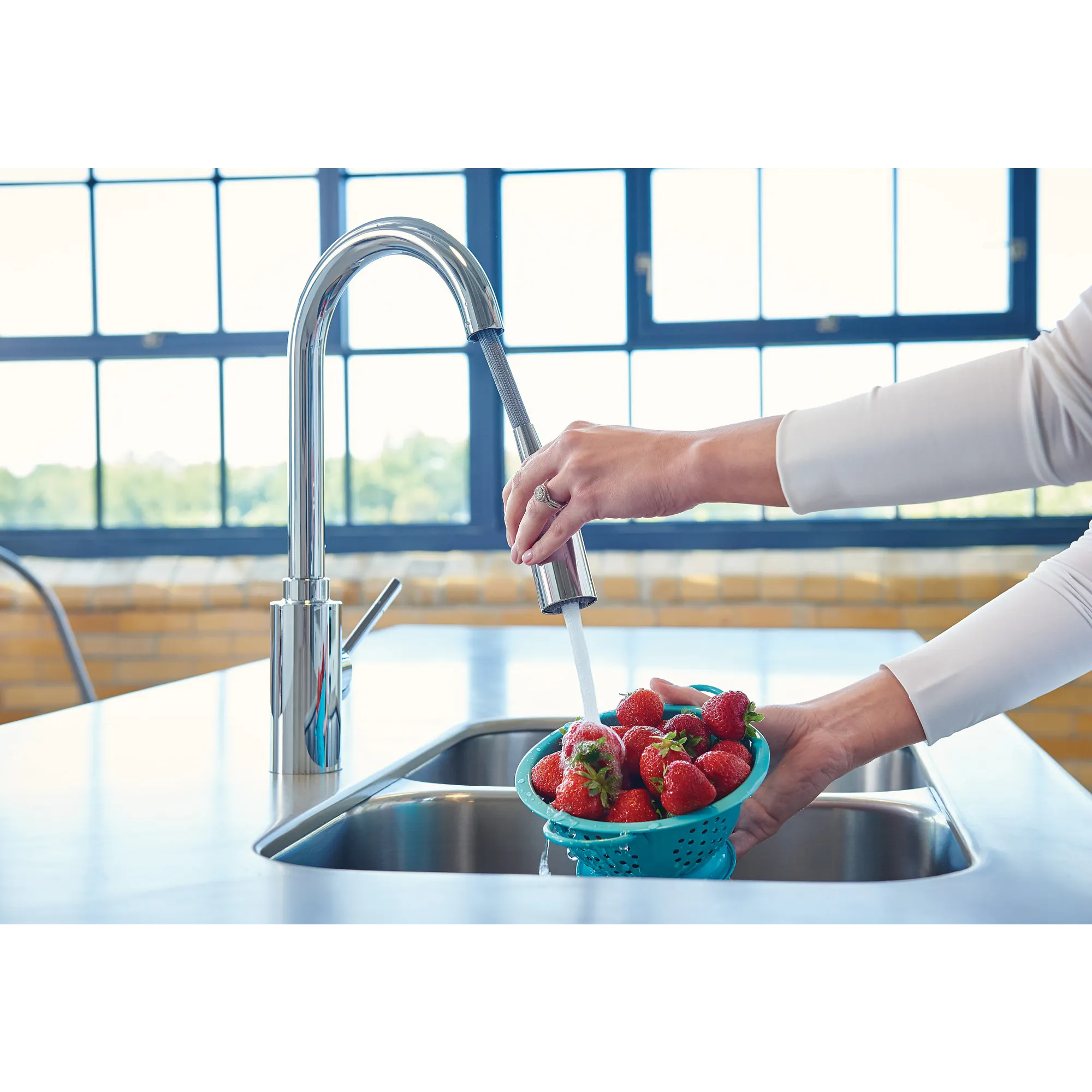 Genta LX One-Handle High Arc Pulldown Kitchen Faucet - Image 2