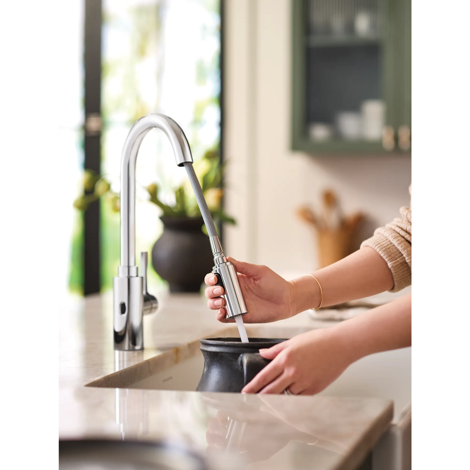 Genta LX MotionSense Wave One-Handle Pulldown Touchless Kitchen Faucet - Image 14