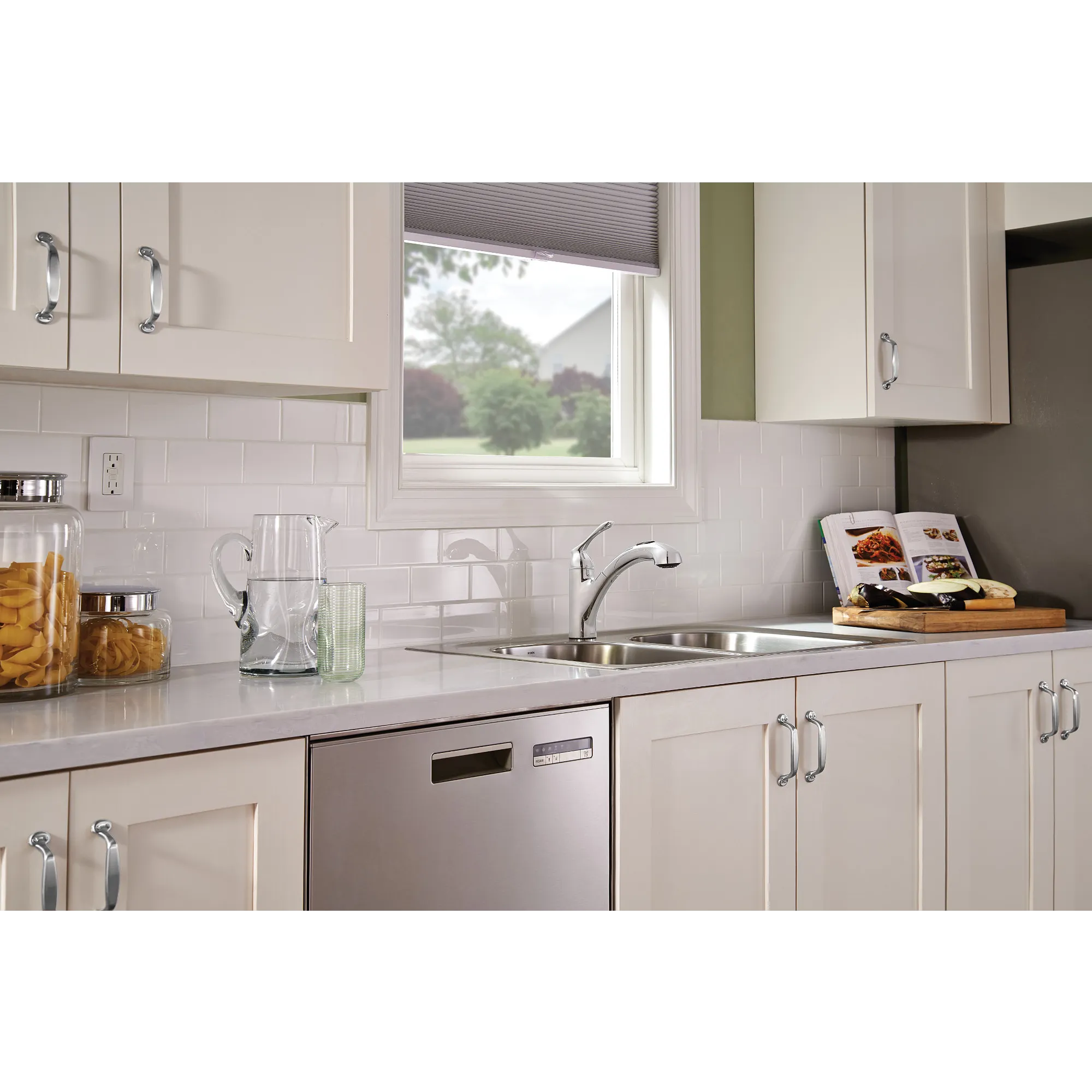 Banbury One-Handle Pullout Kitchen Faucet - Image 4