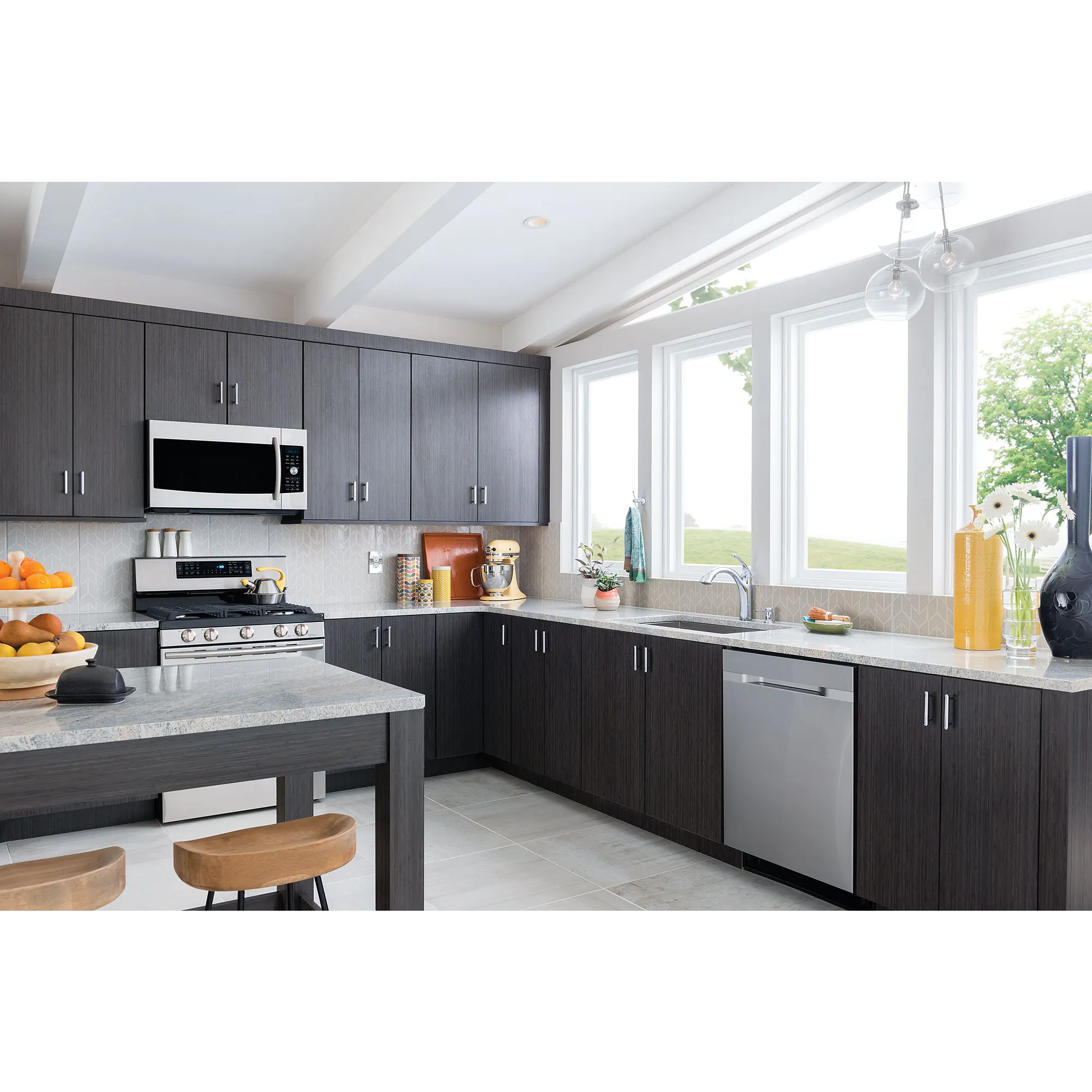 Kinzel Chrome one-handle low arc pullout kitchen faucet - Image 3