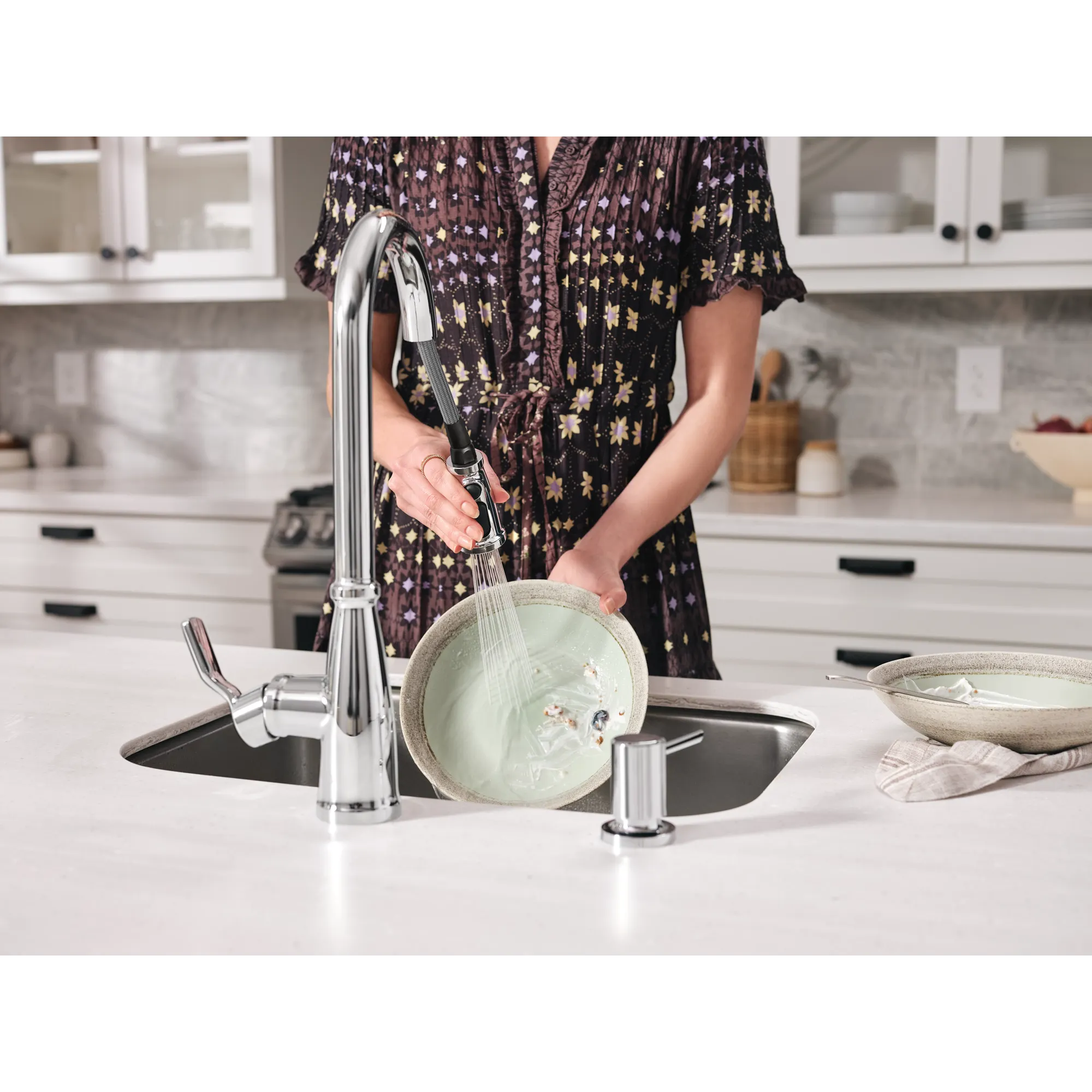 Nolia One-Handle High Arc Pulldown Kitchen Faucet - Image 4