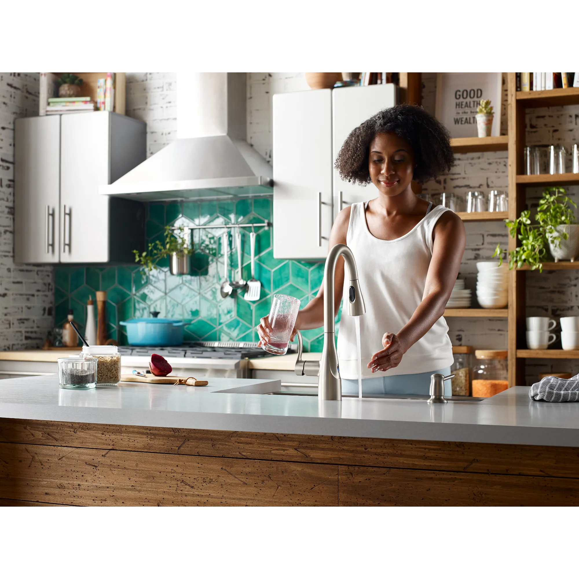 Arlo MotionSense Wave One-Handle Pulldown Touchless Kitchen Faucet - Image 2