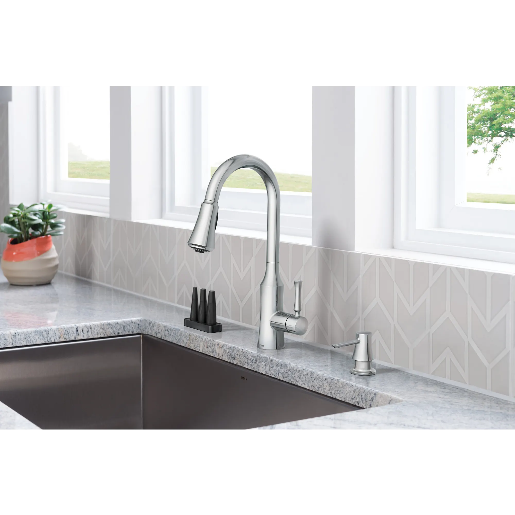 Venango Chrome One-Handle High Arc Pulldown Kitchen Faucet - Image 7