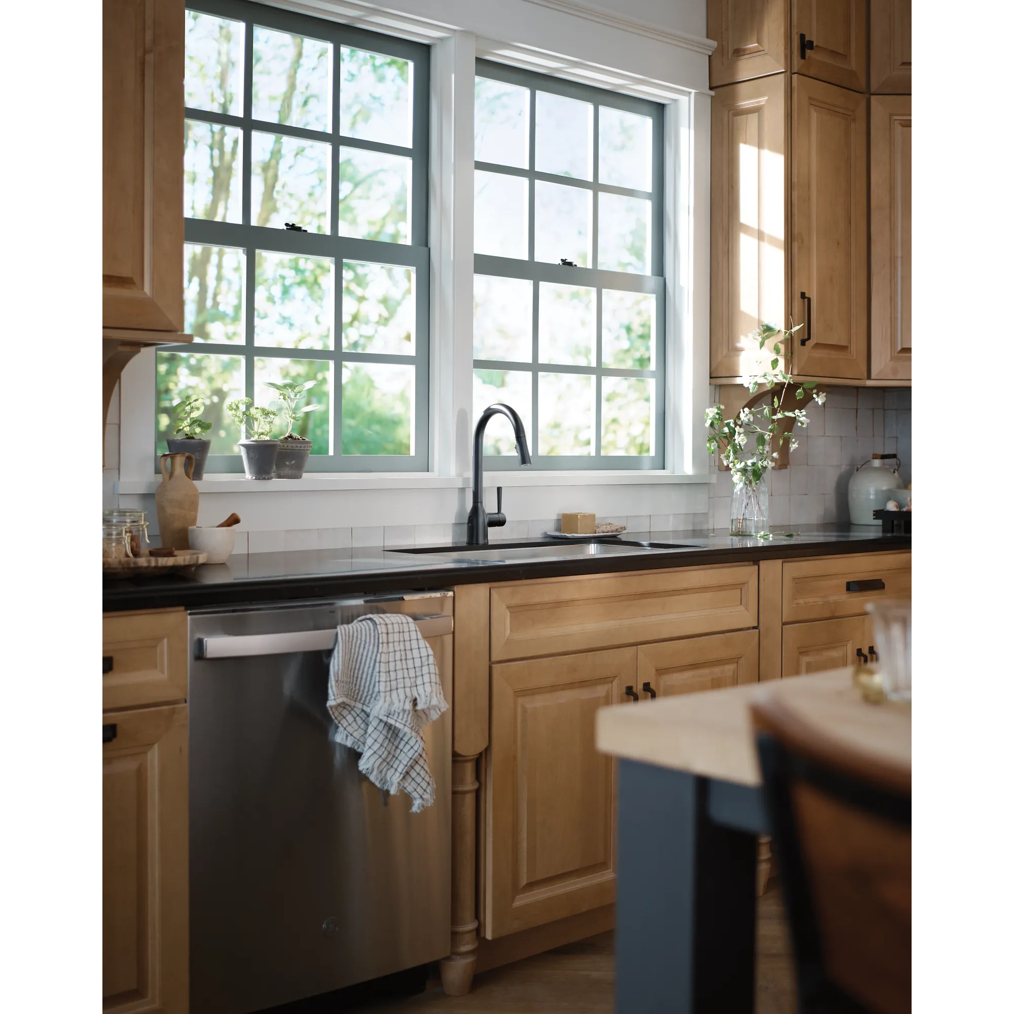 Adler MotionSense Wave One-Handle Pulldown Touchless Kitchen Faucet - Image 24