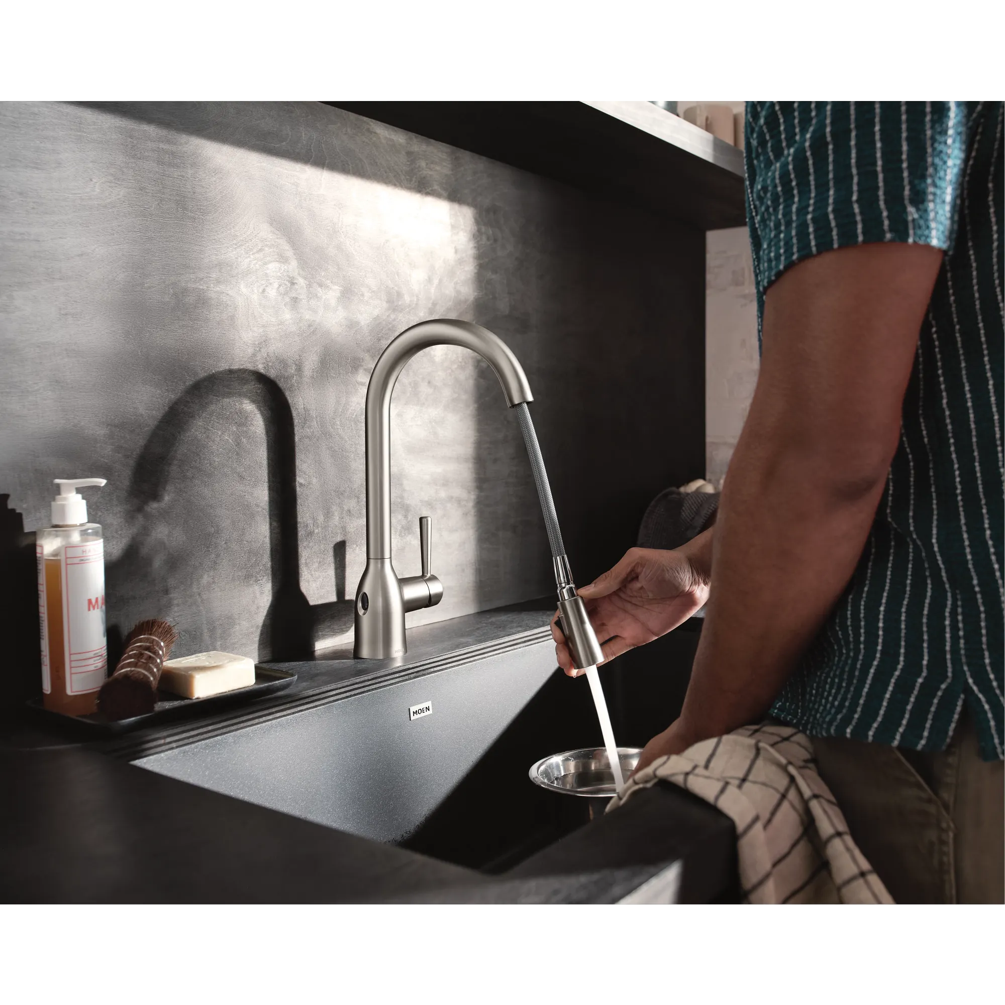 Adler MotionSense Wave One-Handle Pulldown Touchless Kitchen Faucet - Image 30