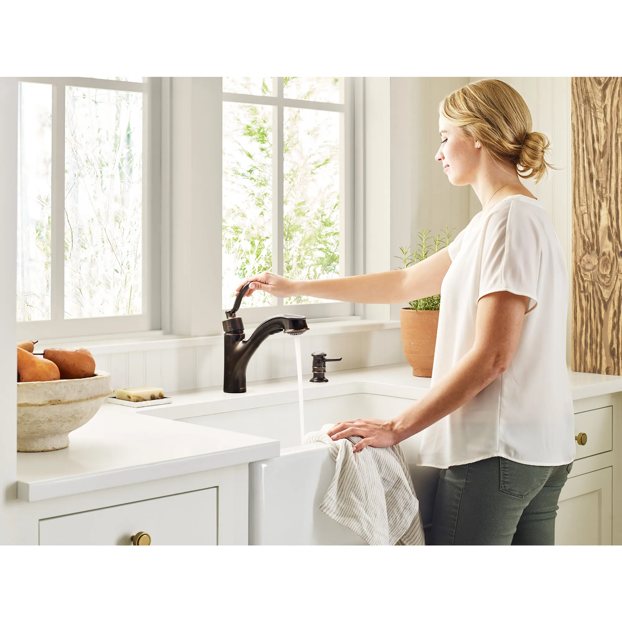 Marbrook One-Handle High Arc Pullout Kitchen Faucet - Image 2