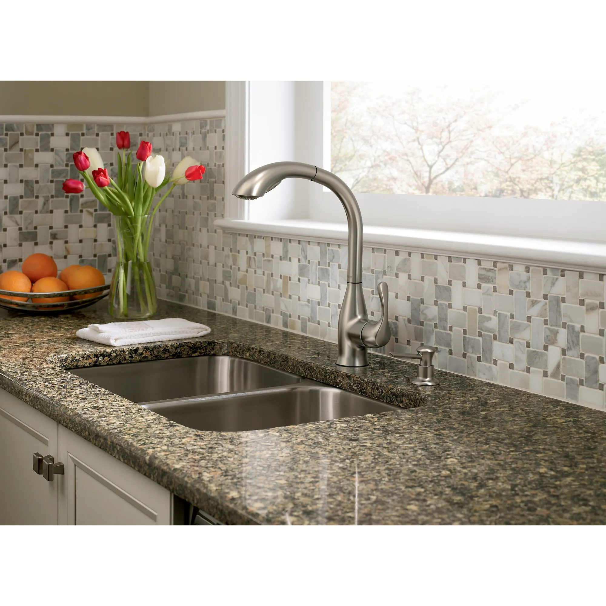 Varese Chrome one-handle high arc pullout kitchen faucet - Image 3