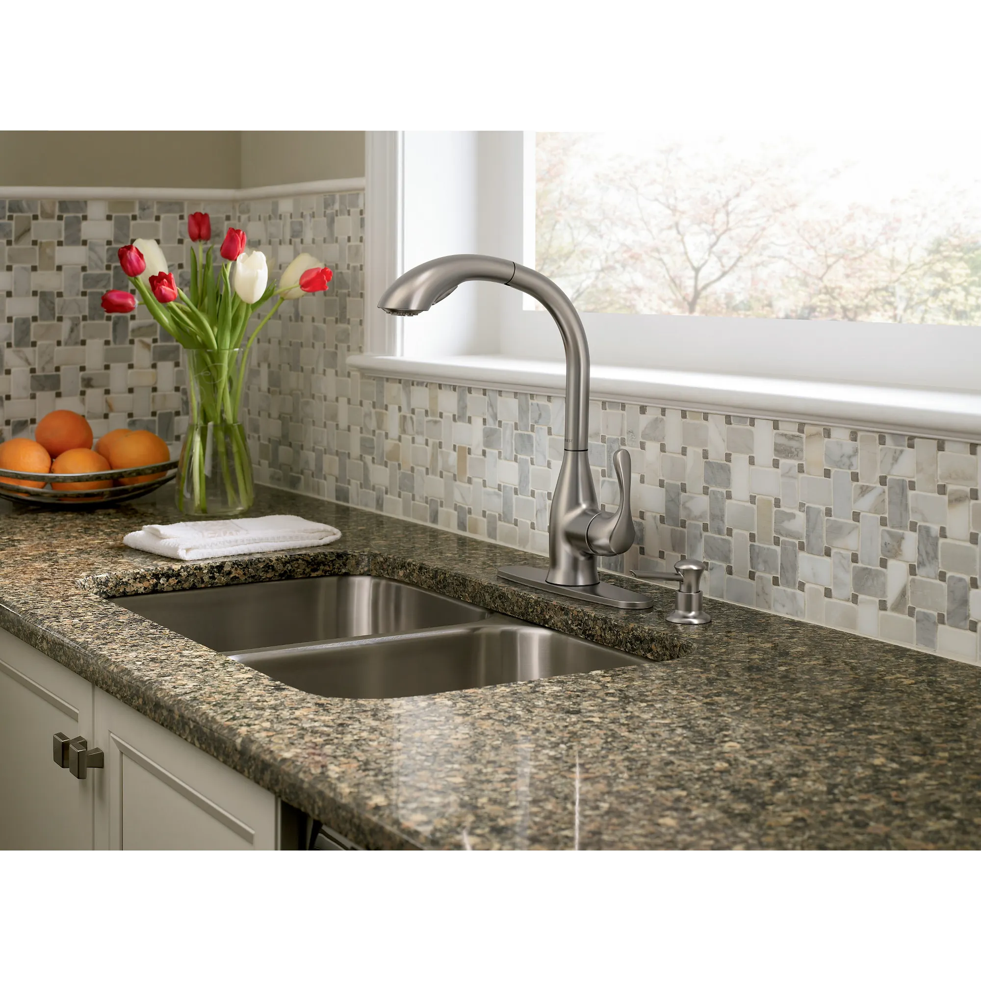 Varese Chrome one-handle high arc pullout kitchen faucet - Image 6