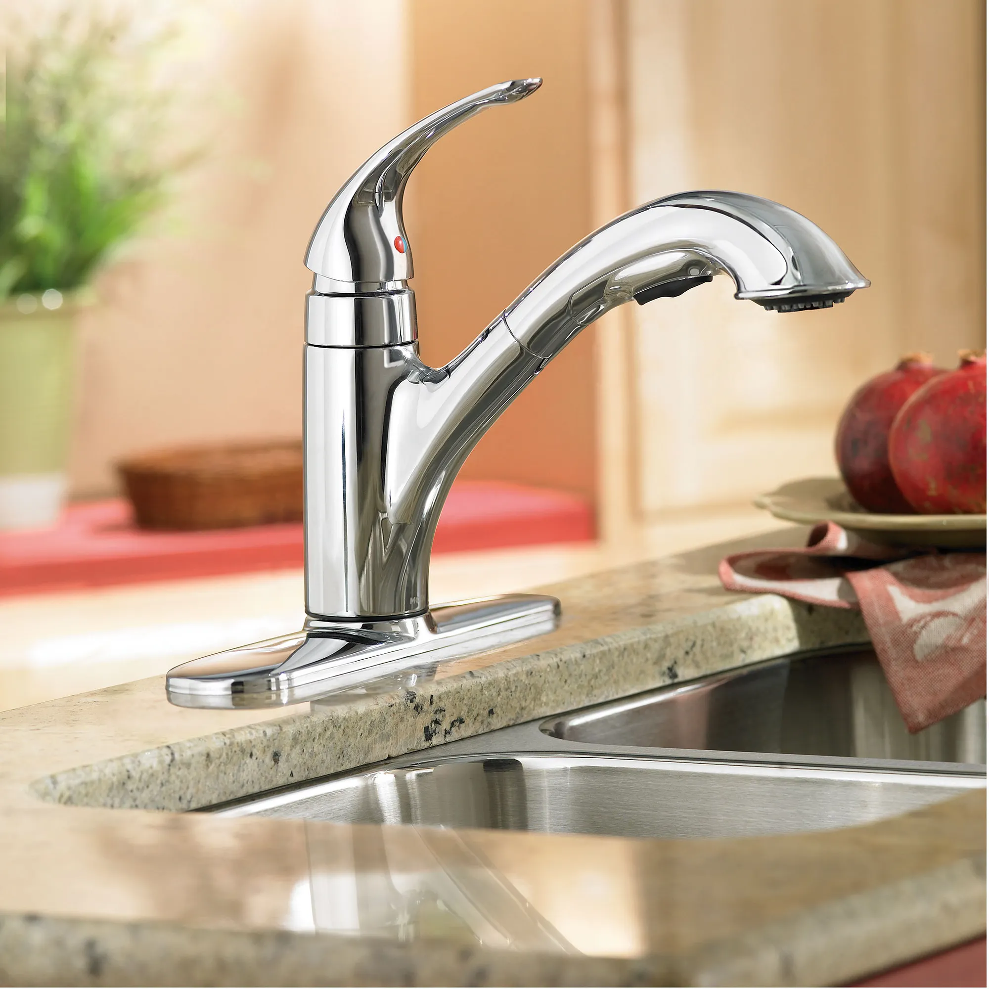 Caprillo Chrome one-handle low arc pullout kitchen faucet - Image 3