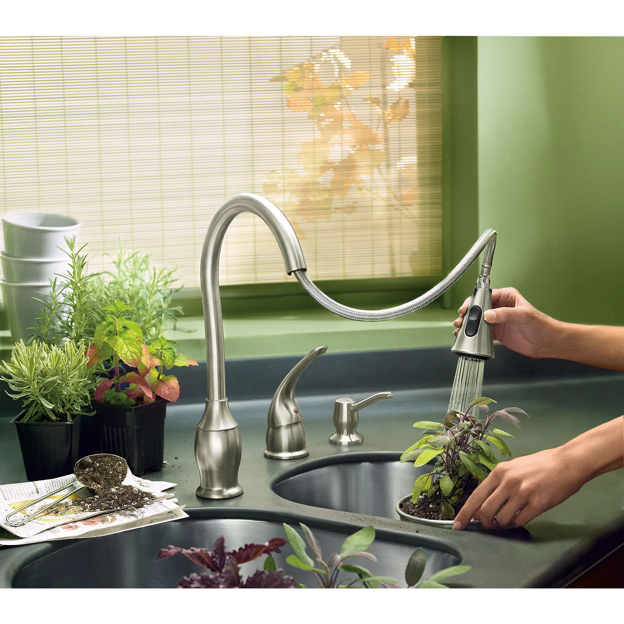 Trianna Chrome one-handle high arc pullout kitchen faucet - Image 4