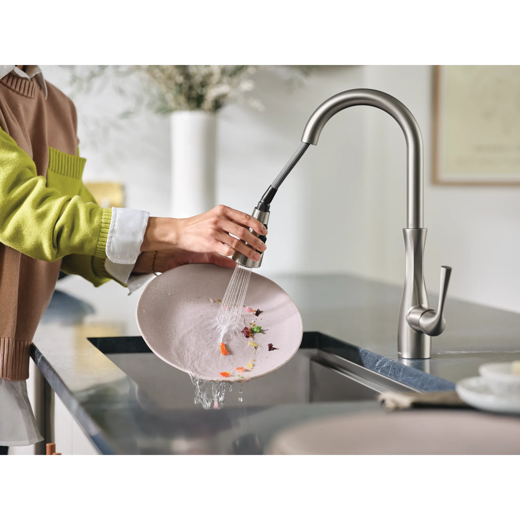 Arlia Chrome one-handle high arc pulldown kitchen faucet - Image 35