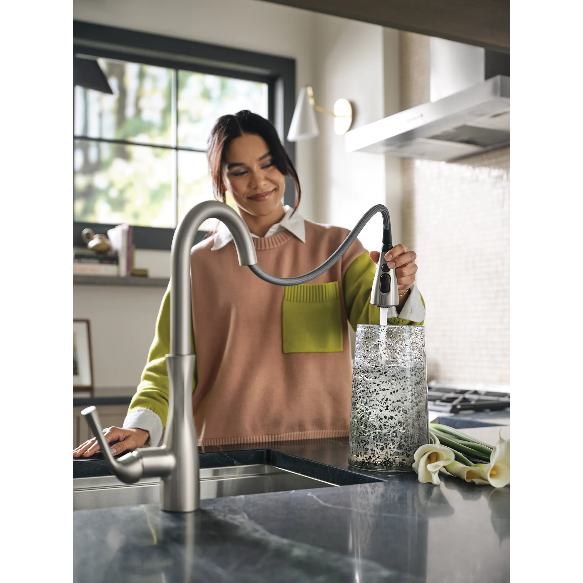 Arlia Chrome one-handle high arc pulldown kitchen faucet - Image 40