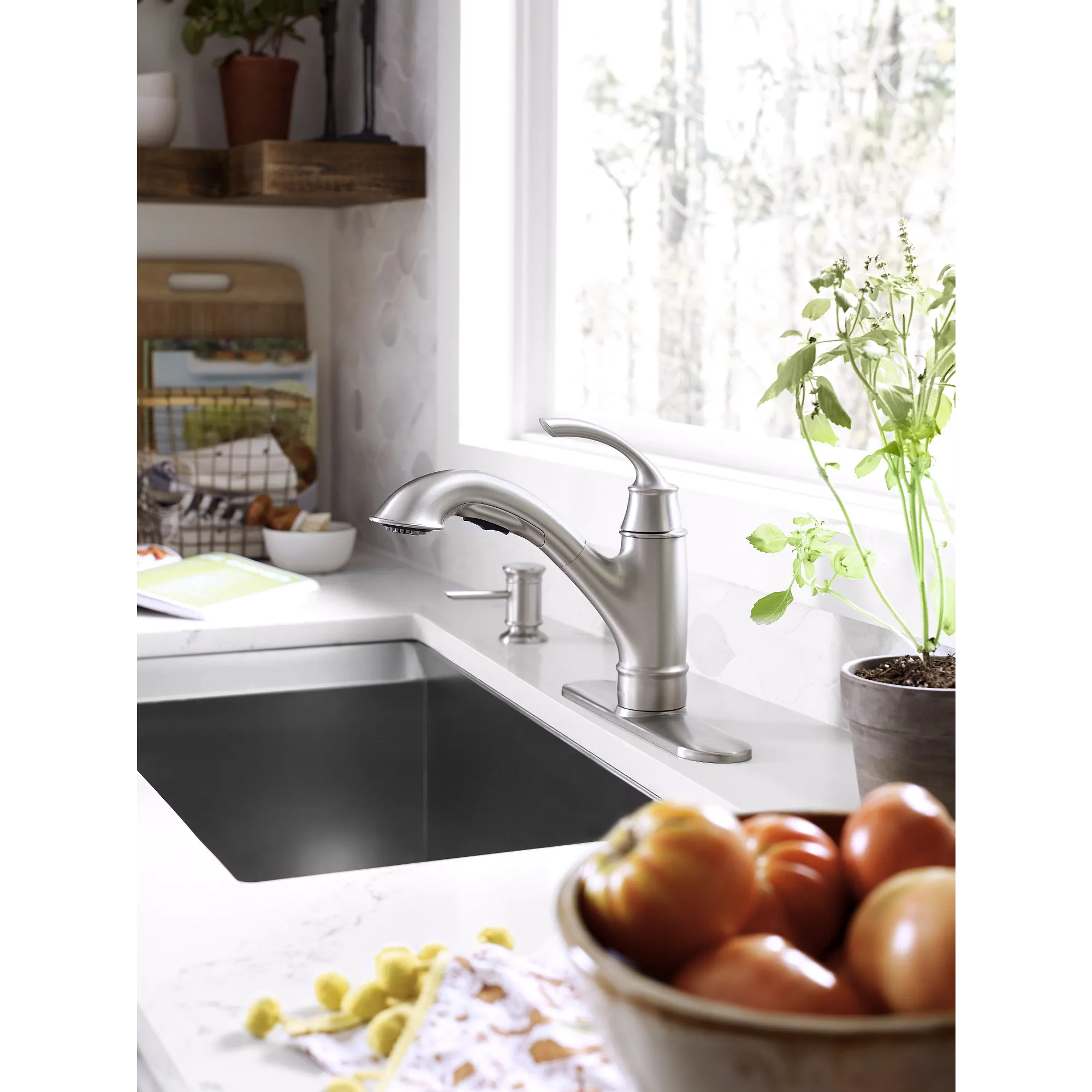 Marietta One-handle Pullout Kitchen Faucet - Image 4