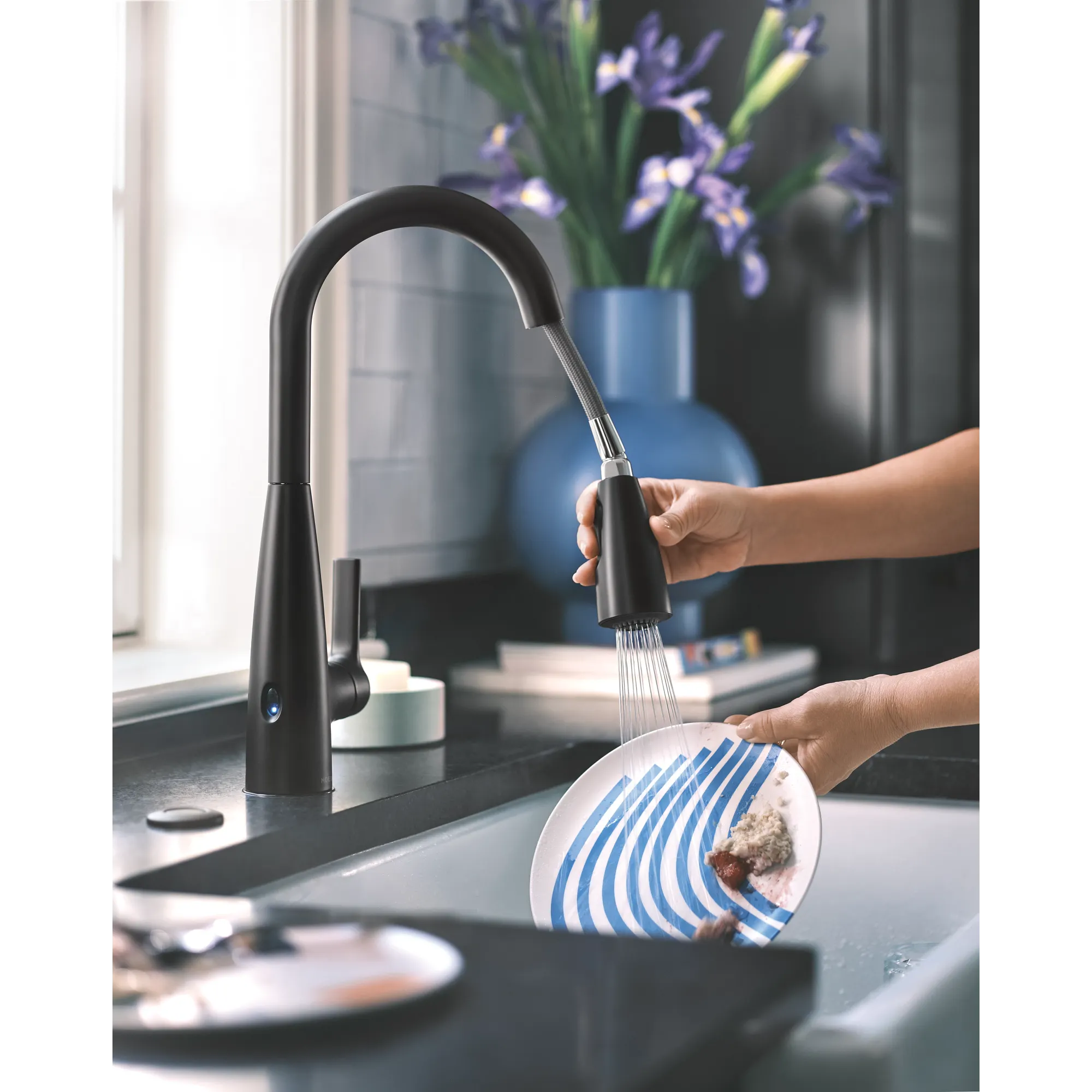 Haelyn MotionSense Wave One-Handle Pulldown Touchless Kitchen Faucet - Image 17