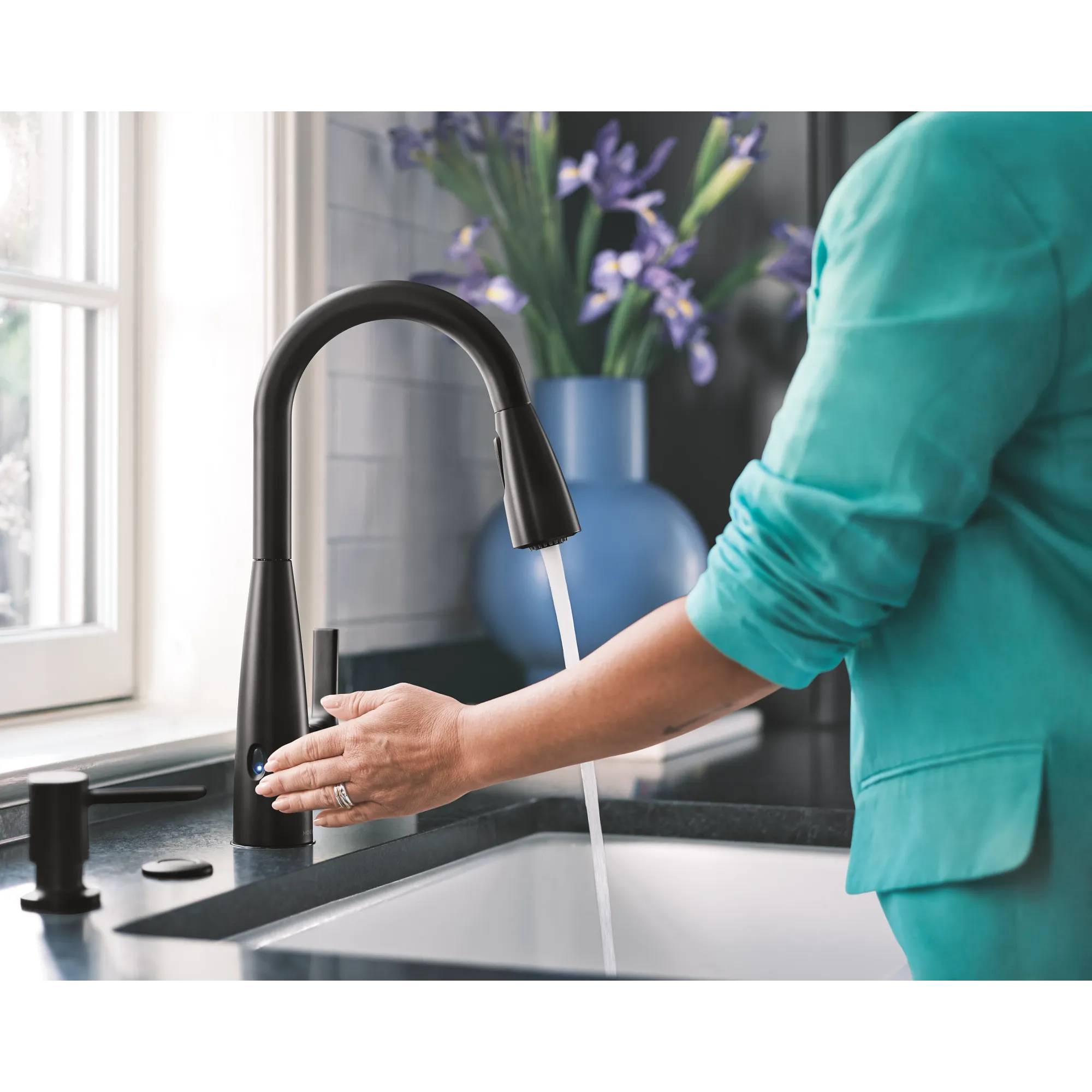 Haelyn MotionSense Wave One-Handle Pulldown Touchless Kitchen Faucet - Image 18