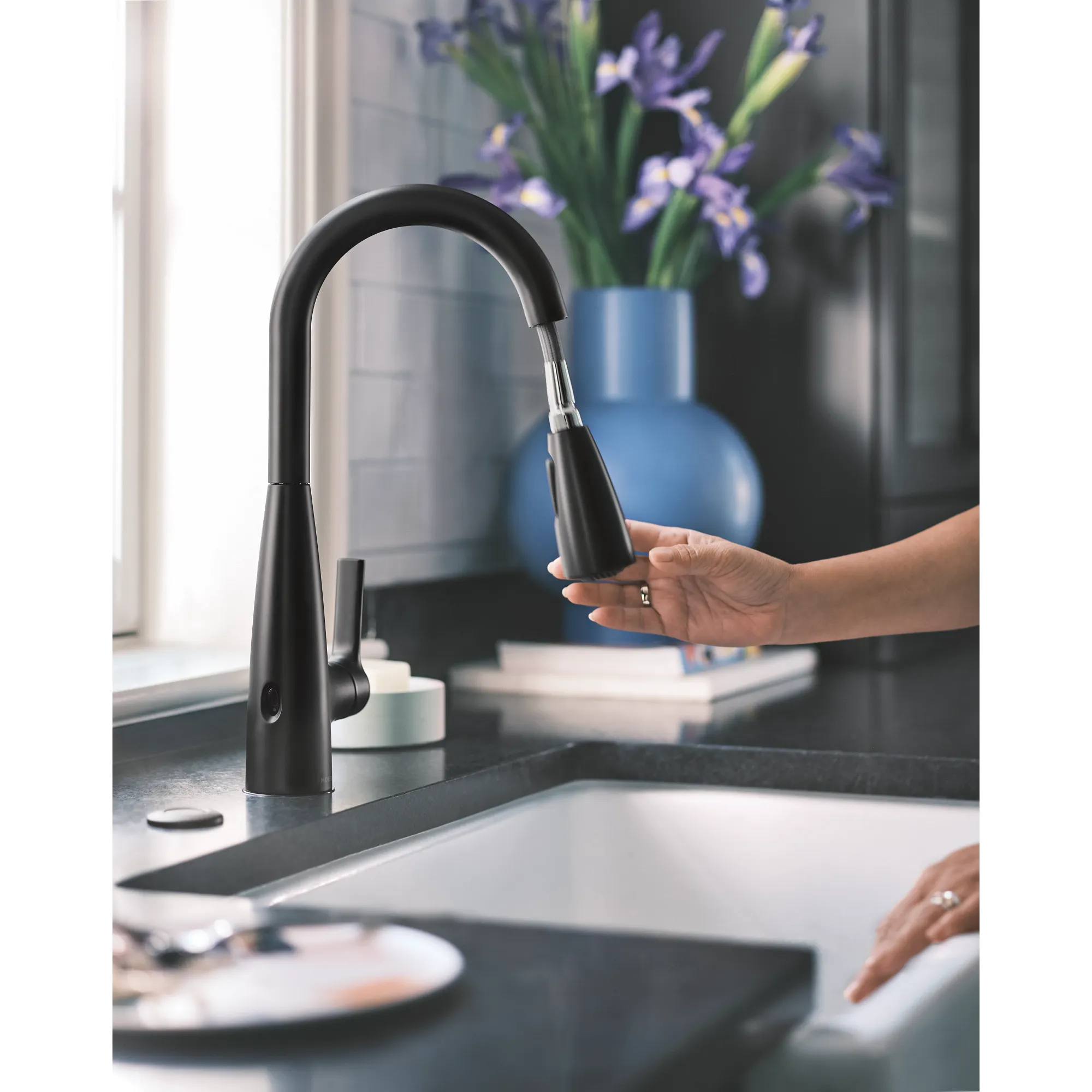 Haelyn MotionSense Wave One-Handle Pulldown Touchless Kitchen Faucet - Image 21