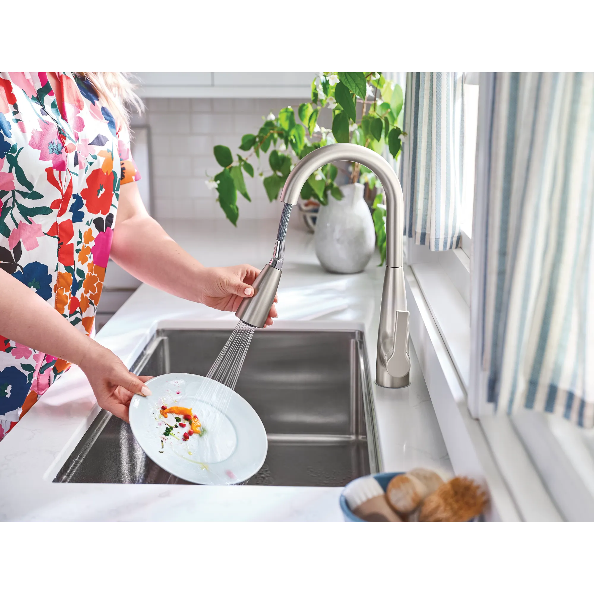 Haelyn MotionSense Wave One-Handle Pulldown Touchless Kitchen Faucet - Image 31