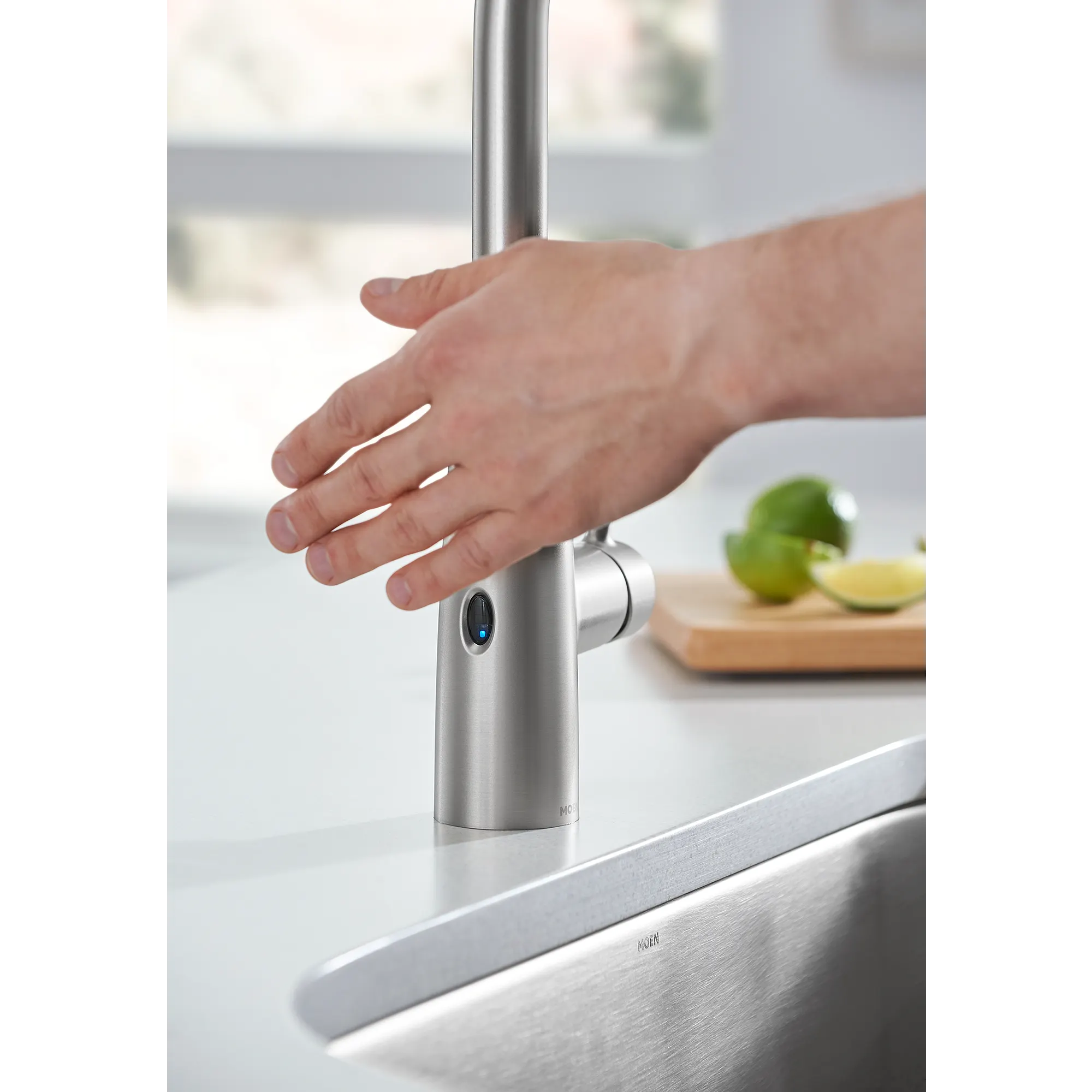 Sperry MotionSense Wave One-Handle Pulldown Touchless Kitchen Faucet - Image 3