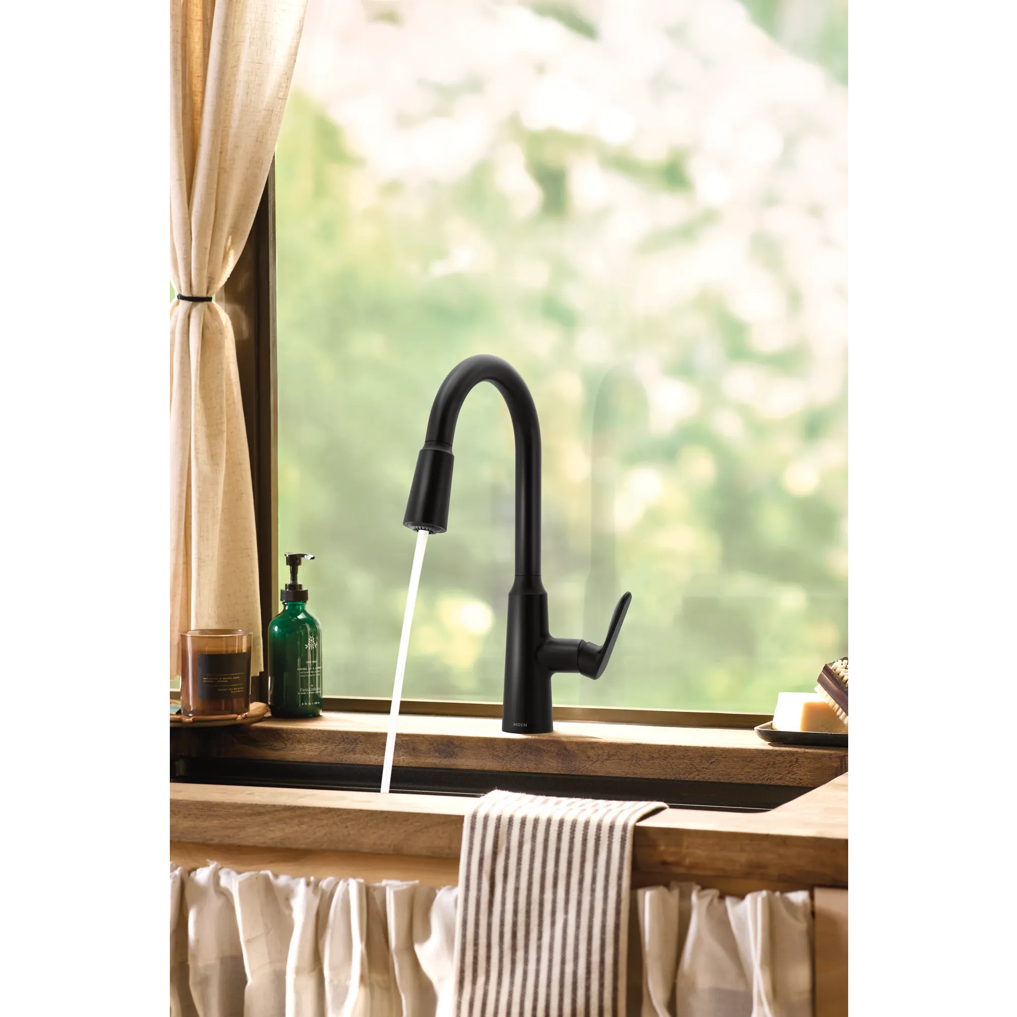 Edwyn Matte black one-handle high arc pulldown kitchen faucet - Image 4