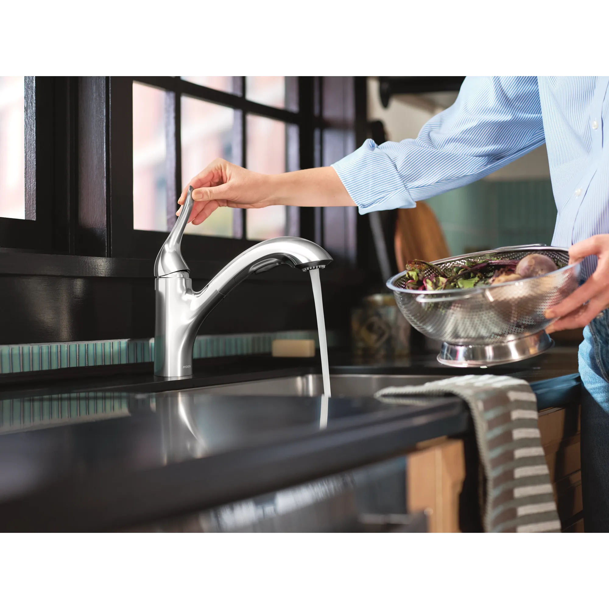 Koa One-Handle Pullout Kitchen Faucet - Image 2