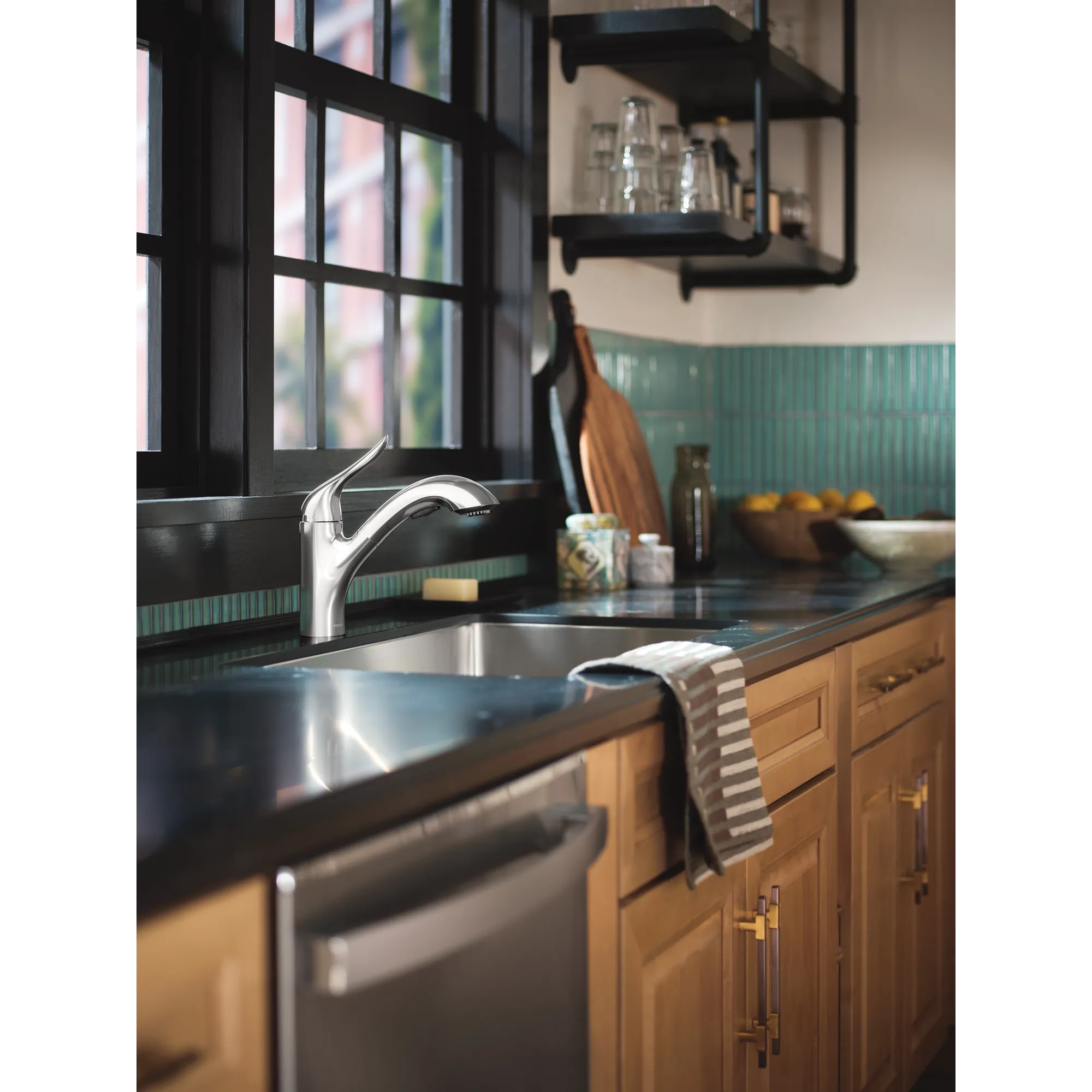 Koa One-Handle Pullout Kitchen Faucet - Image 3