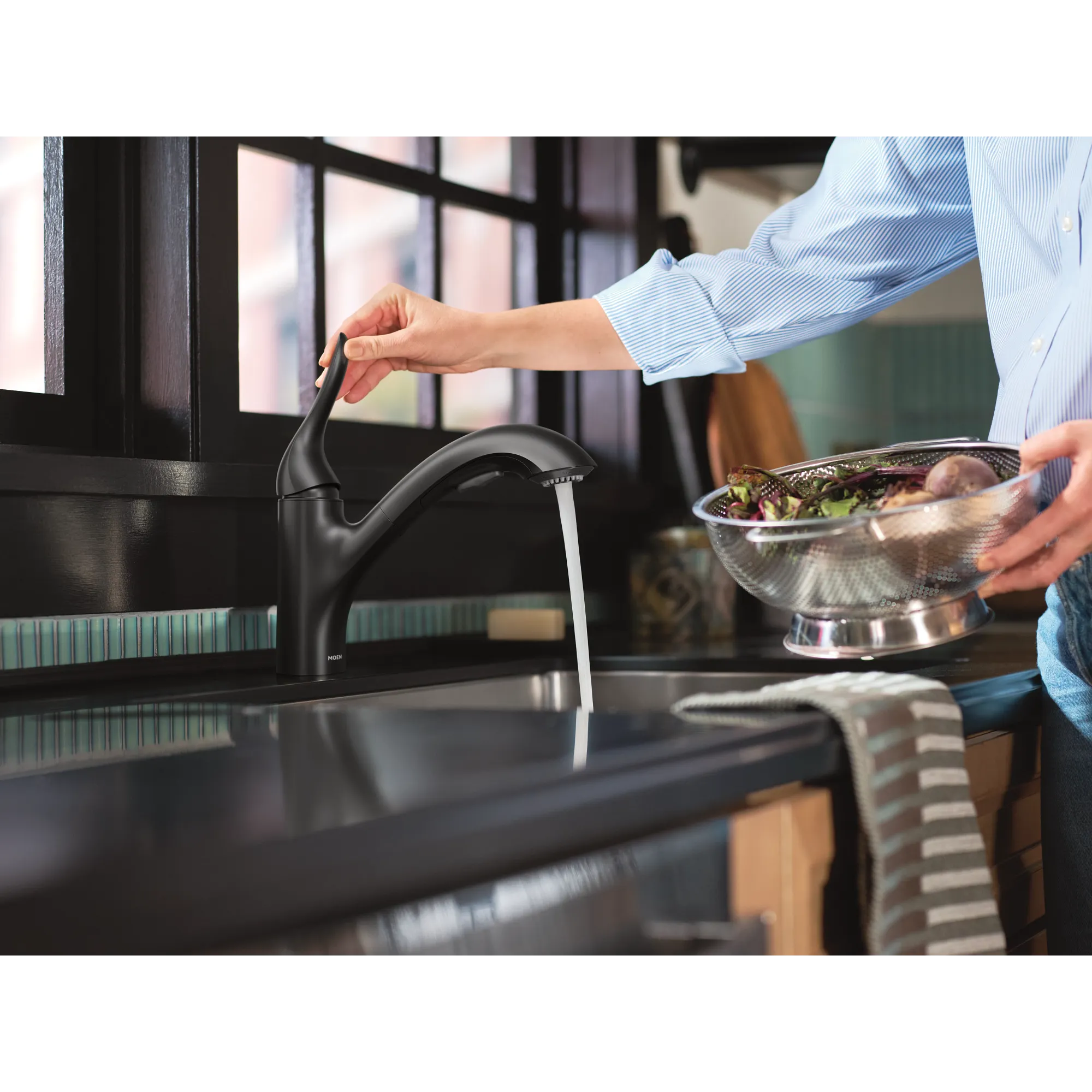 Koa One-Handle Pullout Kitchen Faucet - Image 9