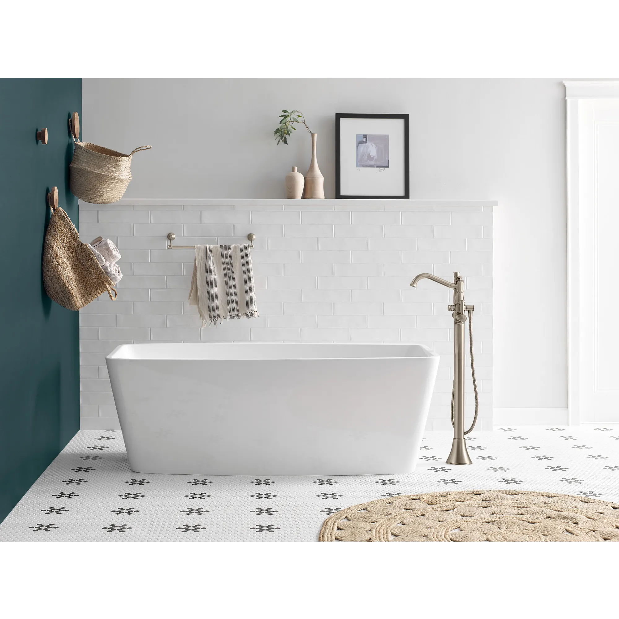 Belfield Chrome one-handle tub filler includes hand shower - Image 10