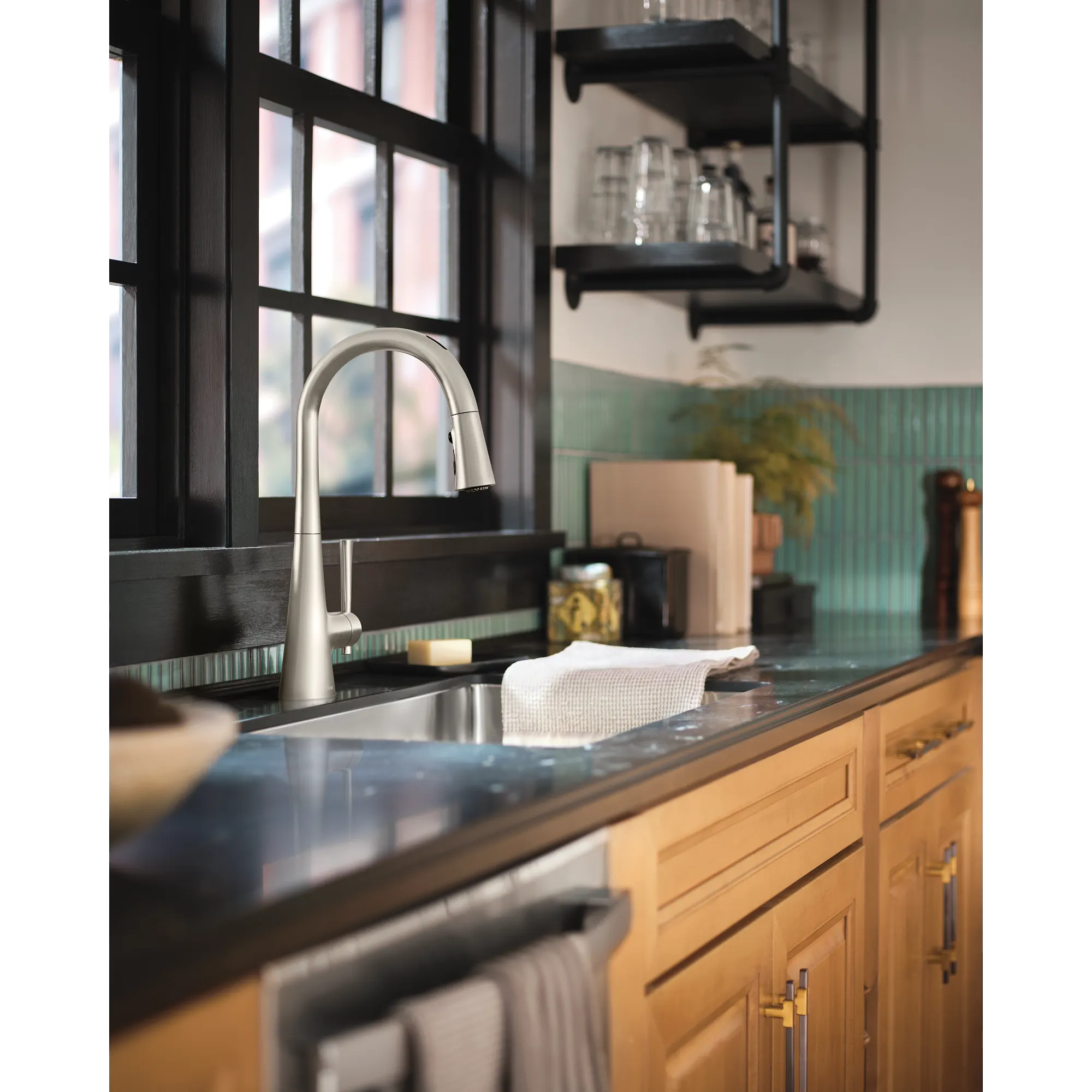 Kurv Chrome one-handle high arc pulldown kitchen faucet - Image 8
