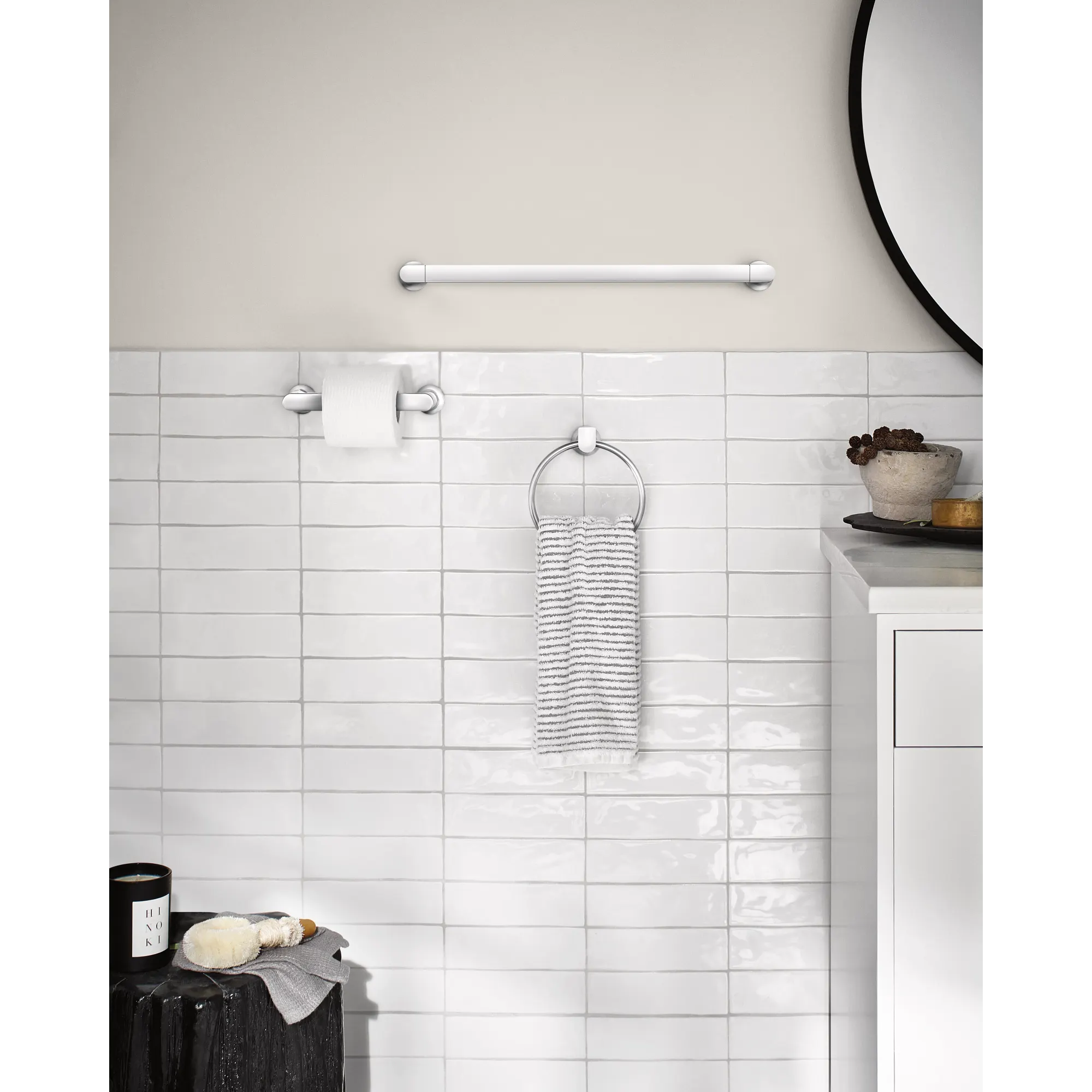 Genta Chrome 18" towel bar - Image 2