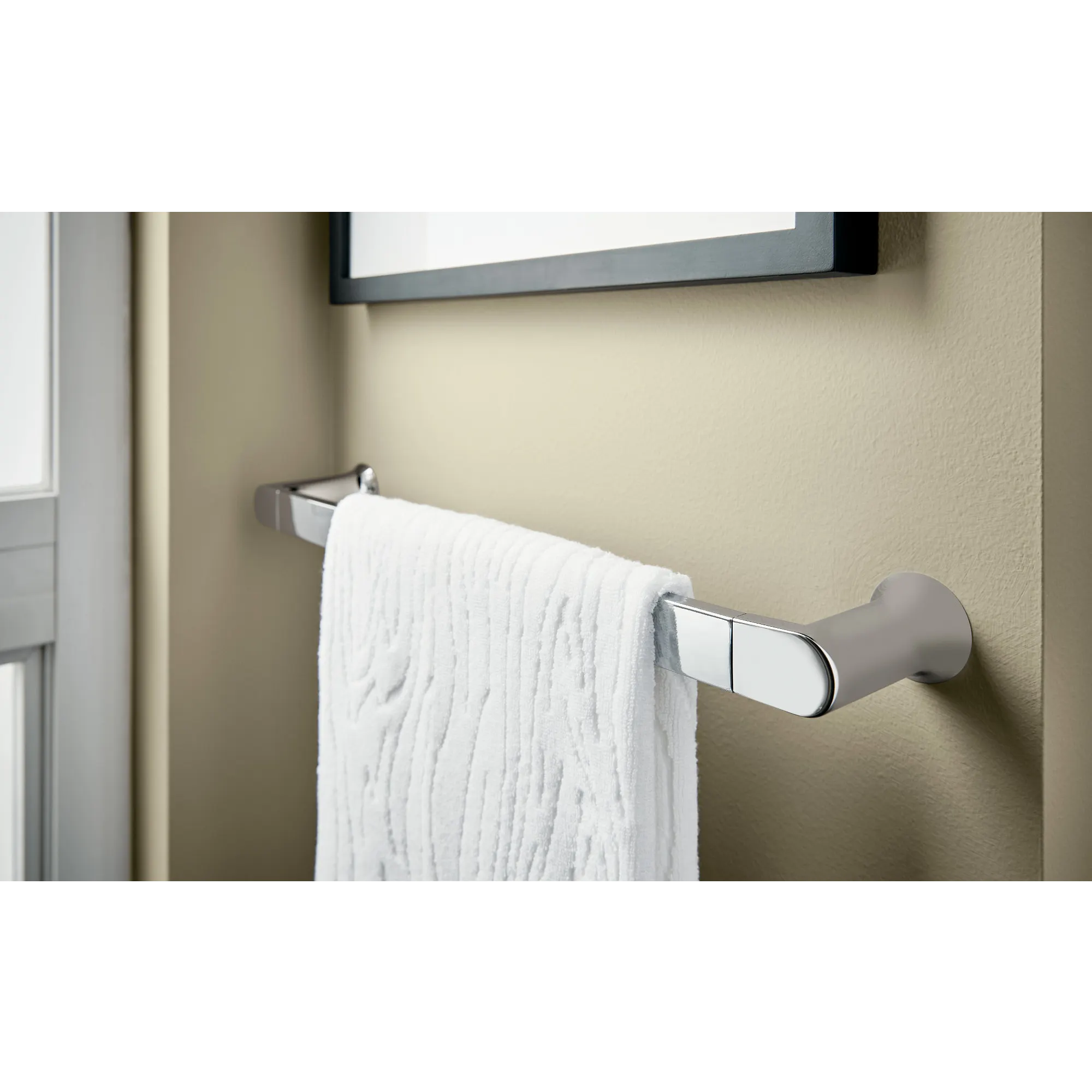 Genta LX Chrome 24" Towel Bar - Image 7