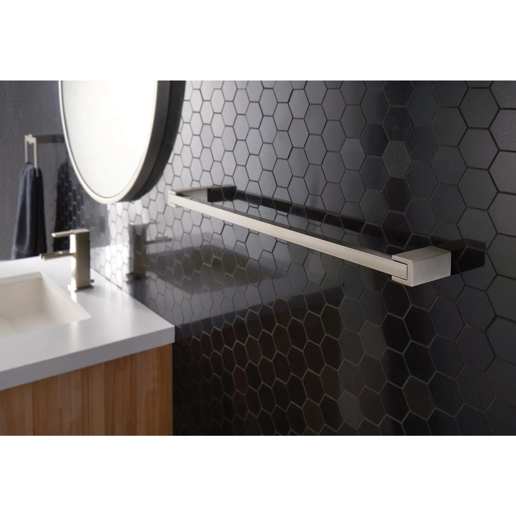 Kyvos Chrome 24" Towel Bar - Image 8