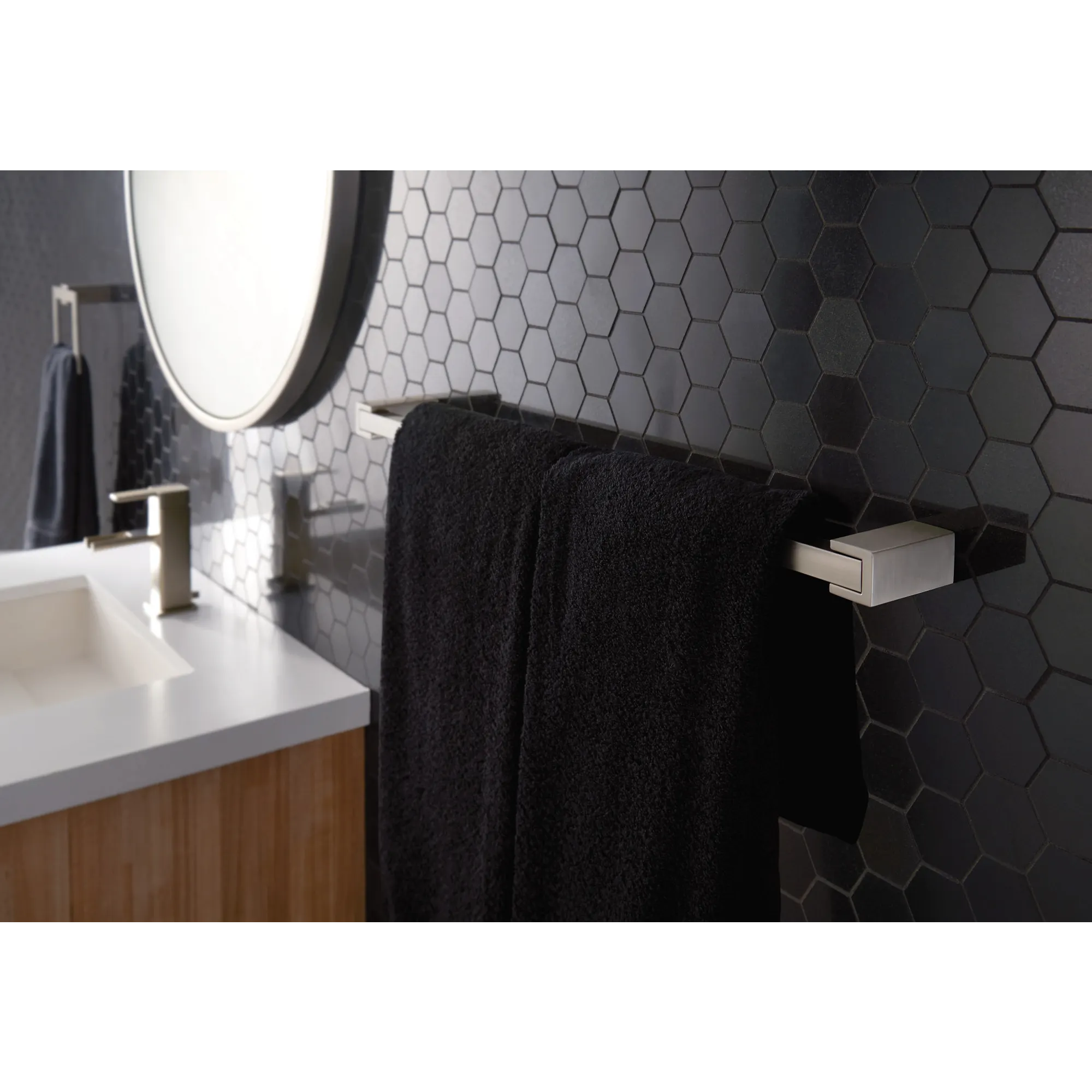 Kyvos Chrome 24" Towel Bar - Image 9