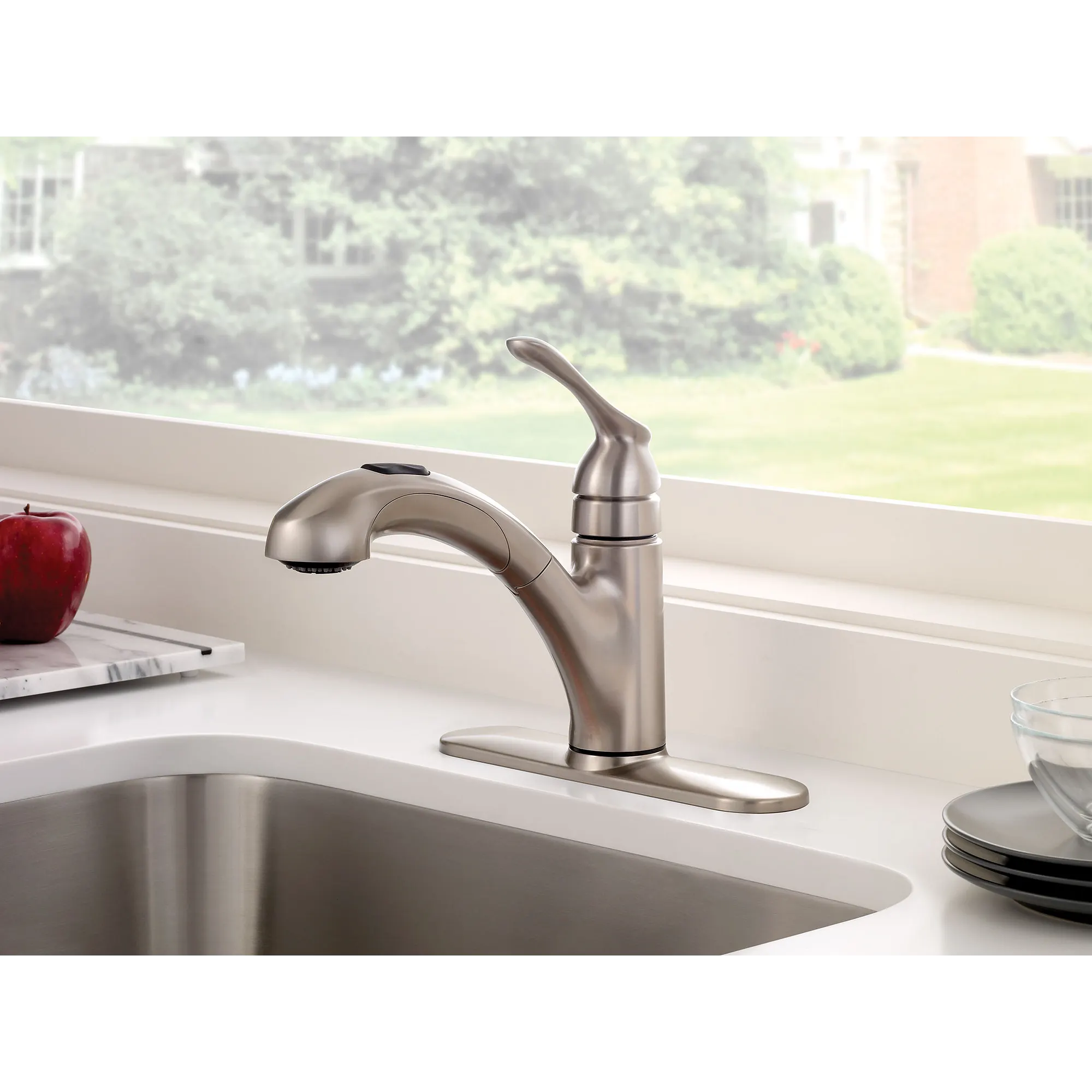 Banbury Chrome one-handle pullout kitchen faucet - Image 10