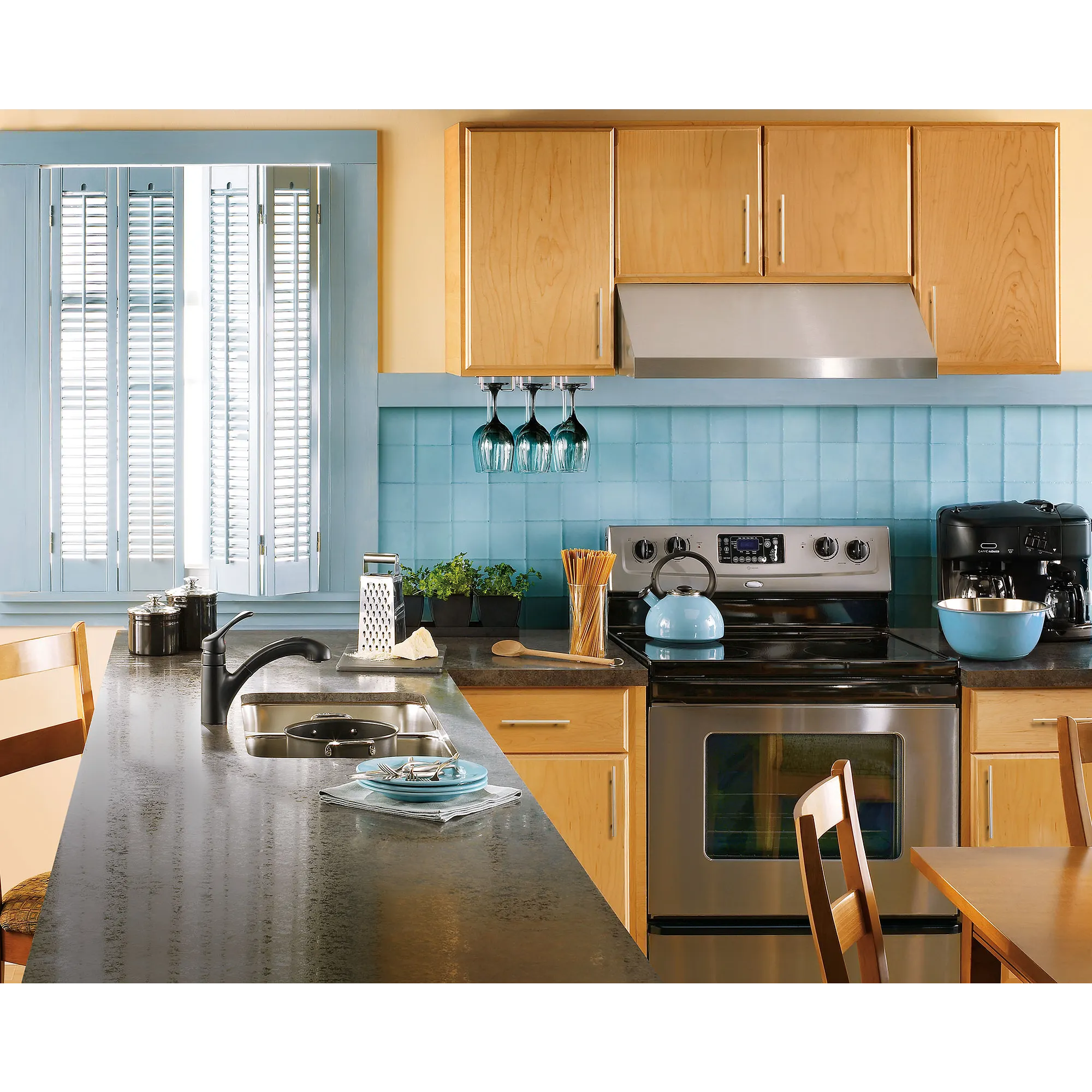Renzo One-Handle Pullout Kitchen Faucet - Image 12