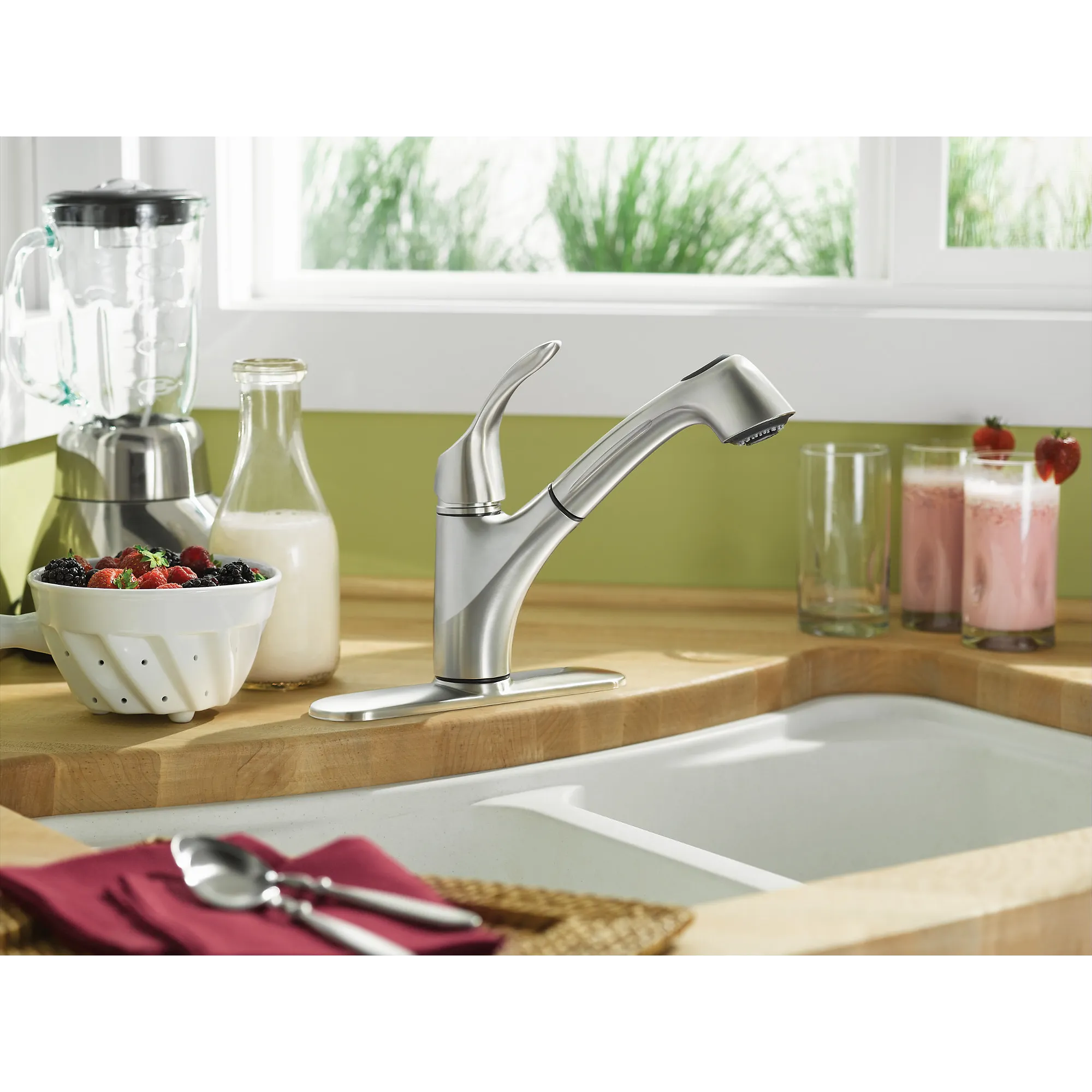 Torrance Chrome one-handle low arc pullout kitchen faucet - Image 8