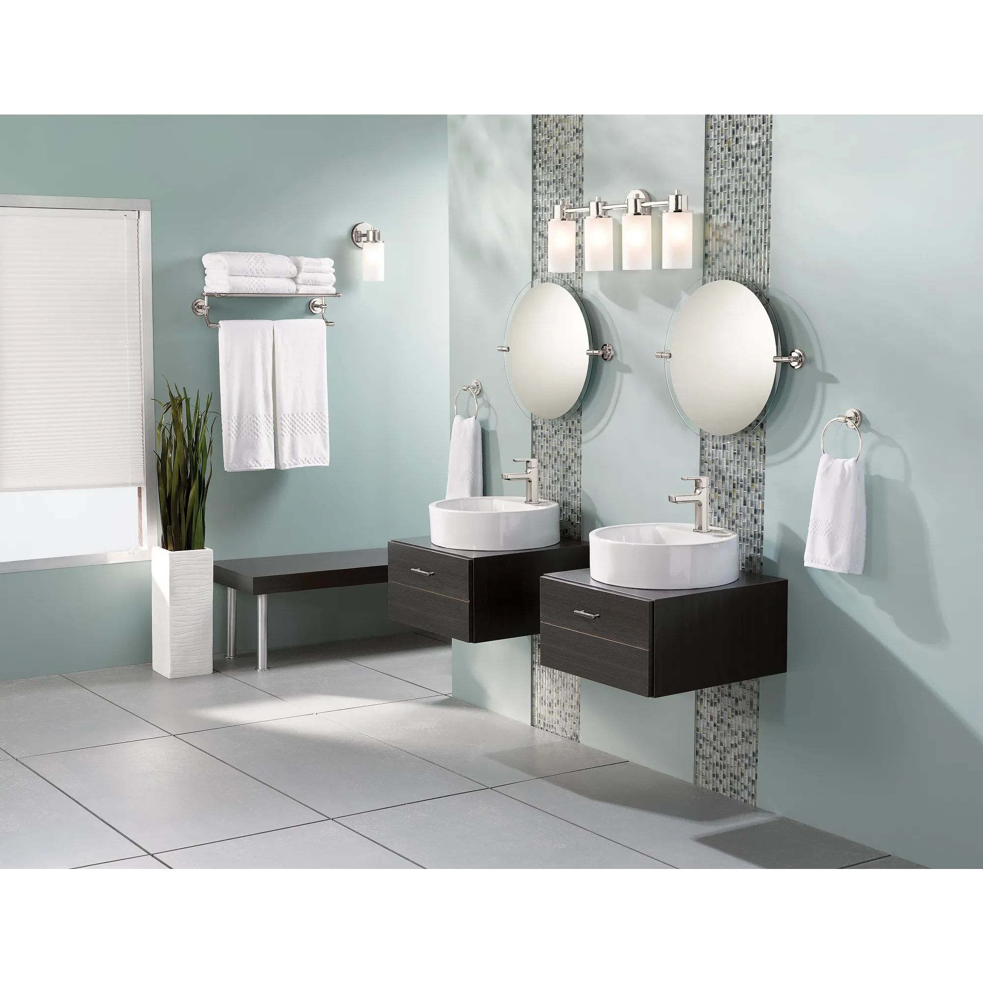 Iso 3-Light Bathroom Vanity Light - Image 3