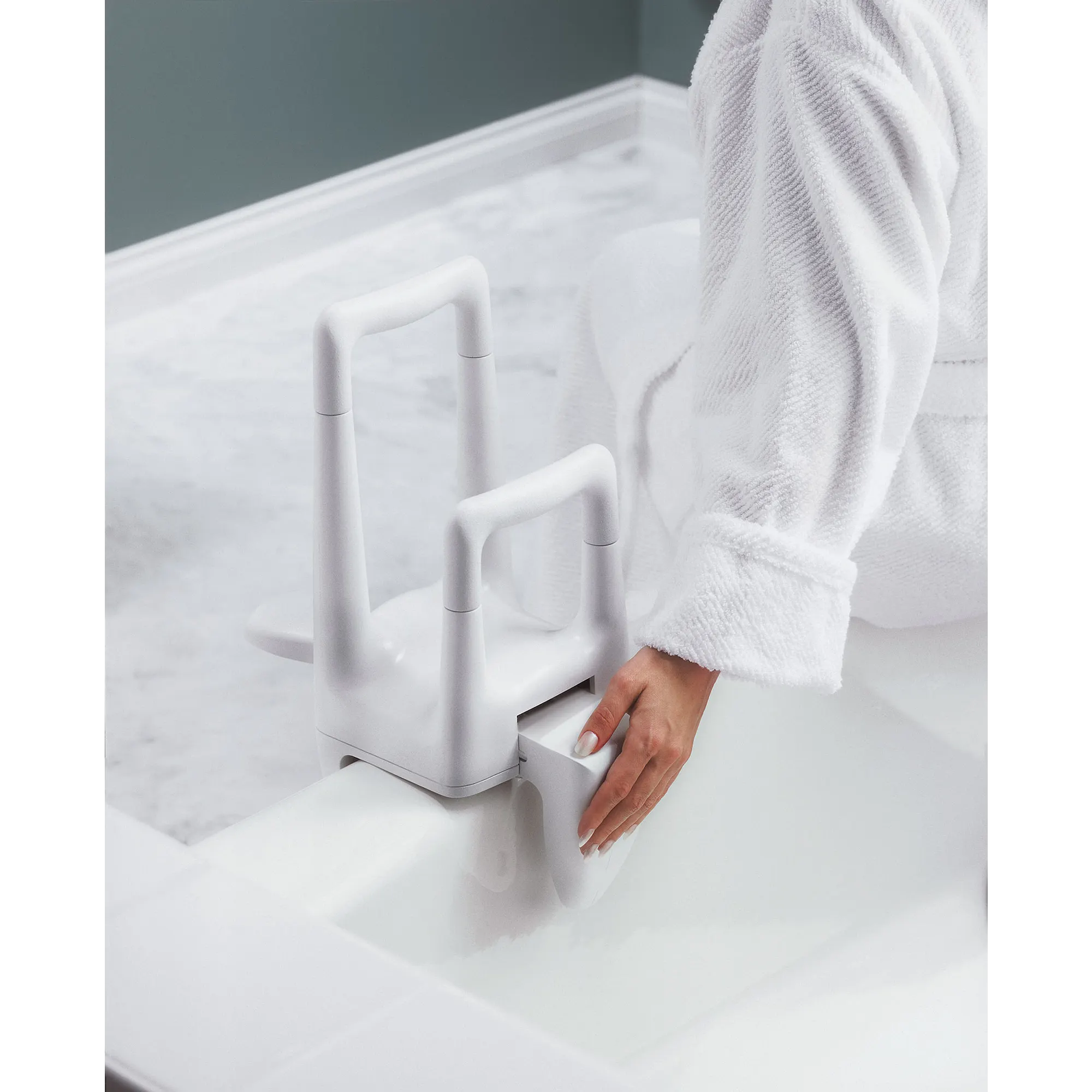 Moen Home Care Glacier Tub Grip - Image 2