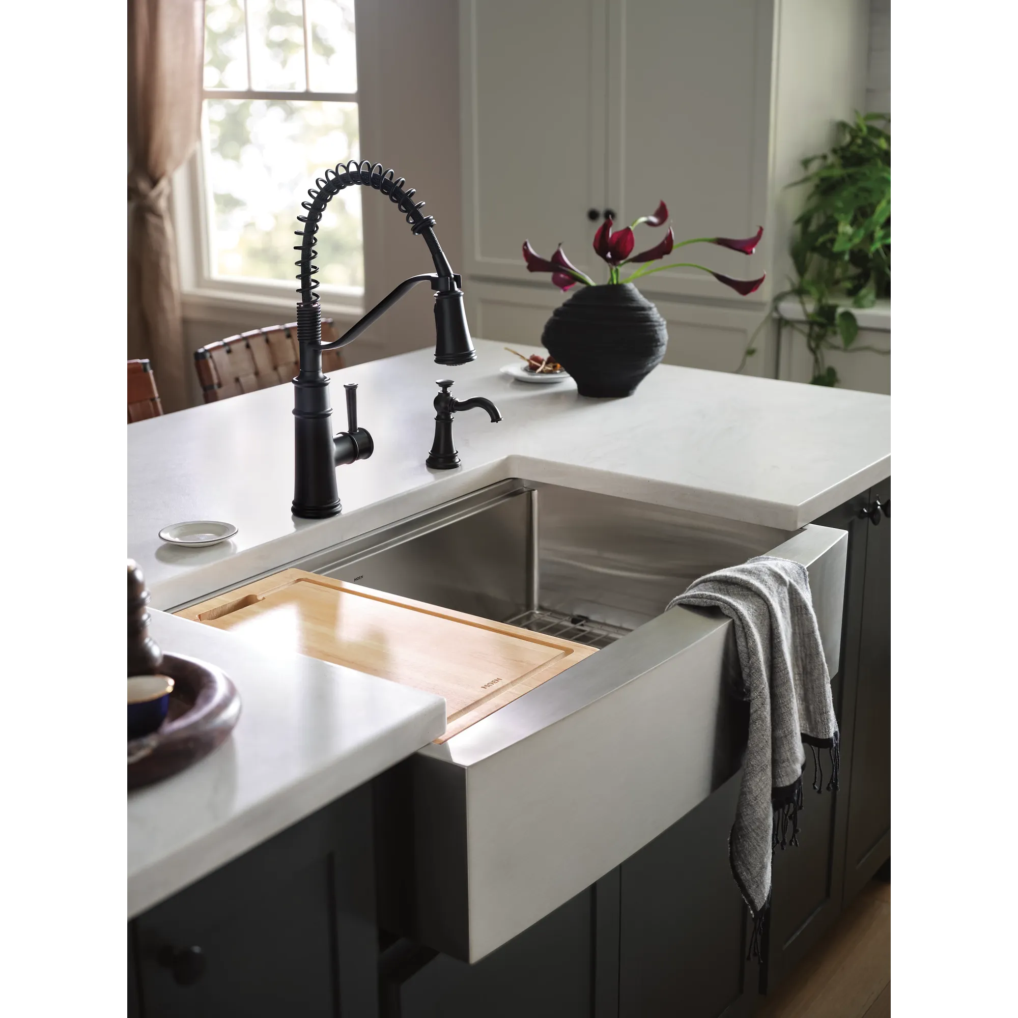 Luxe Chef 33" Workstation Undermount Apron Front Single Bowl Sink With Accessories - Image 2